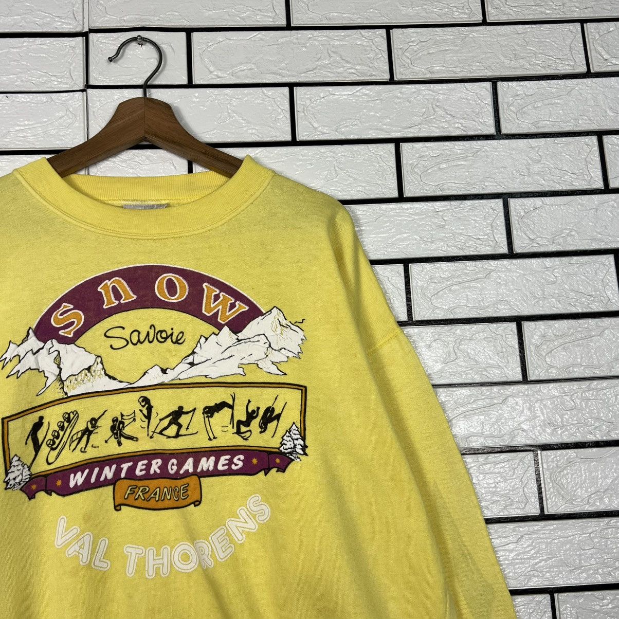 Vintage Vintage 80's Val Thorens France Ski Sweatshirt #4273-C194 Size US XL / EU 56 / 4 - 5 Thumbnail