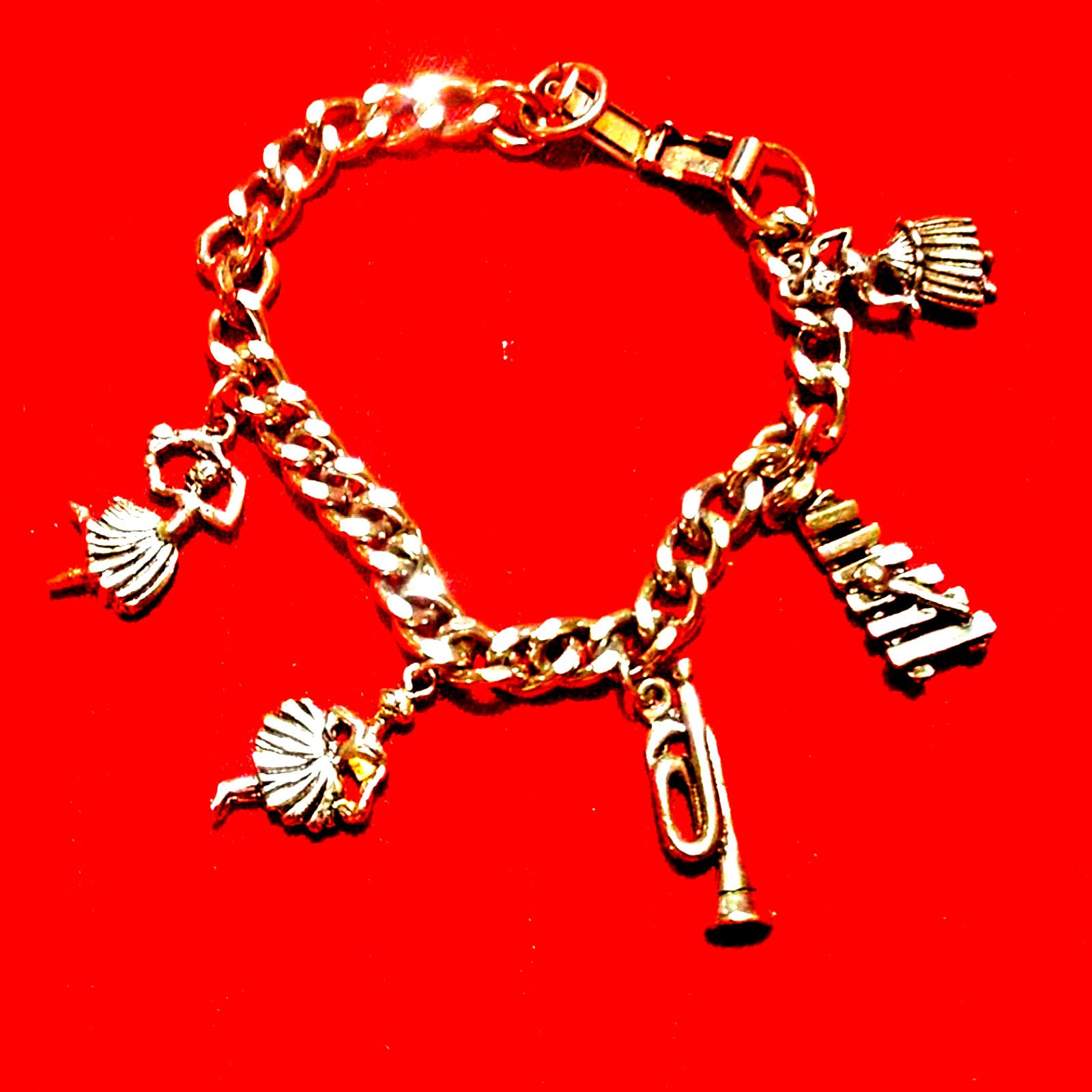 Vintage Awesome '60s Vintage Silver Charm Bracelet Size ONE SIZE - 1 Preview