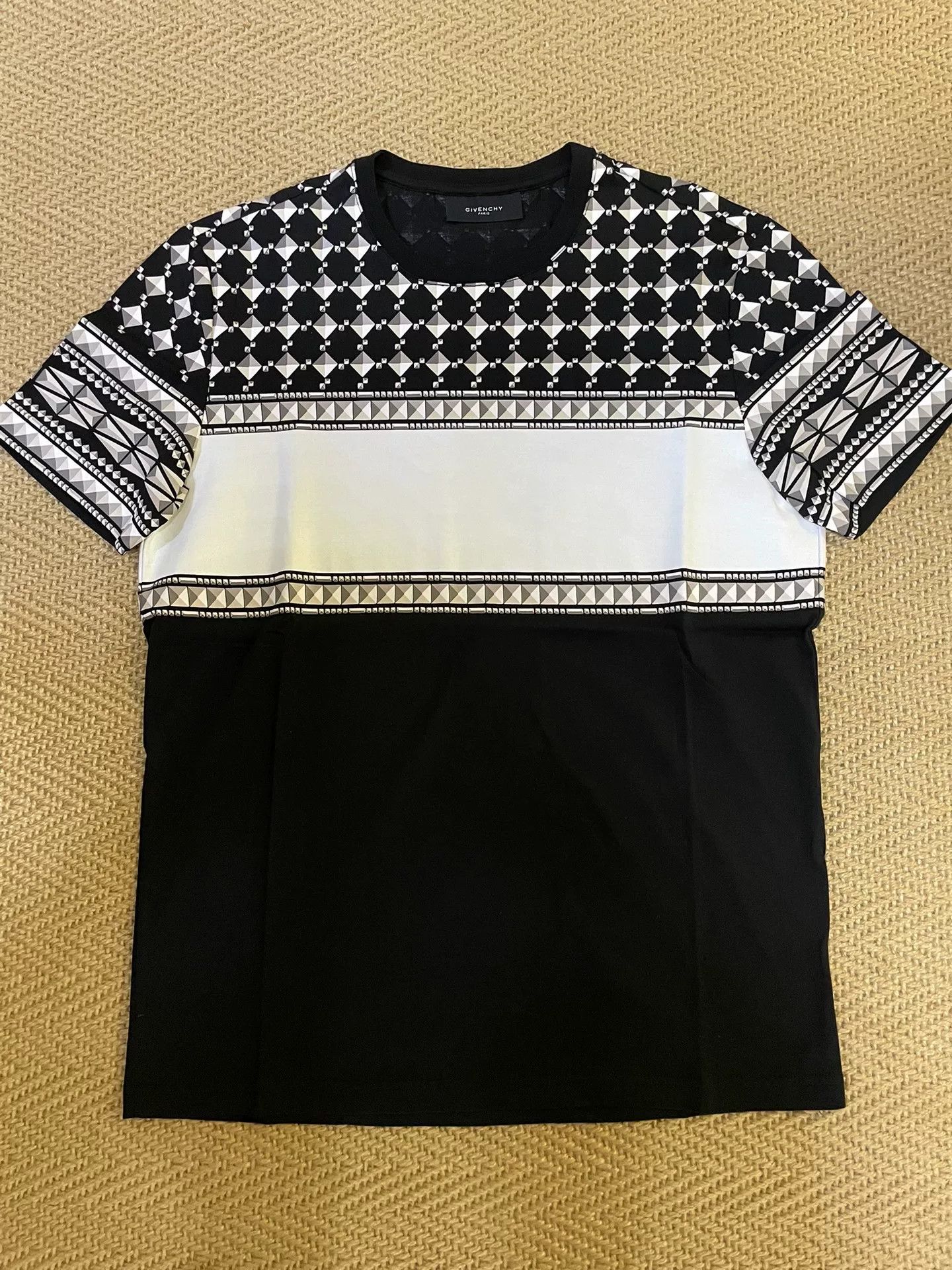 Givenchy Givenchy Short Sleeve T-Shirt Size L Size US L / EU 52-54 / 3 - 1 Thumbnail