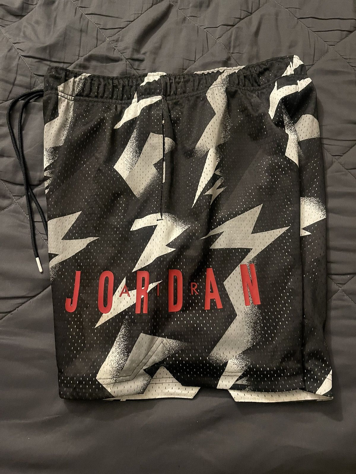 Jordan Brand NIKE JORDAN MESH SHORT SZ. MEDIUM Size US 32 / EU 48 - 1 Thumbnail