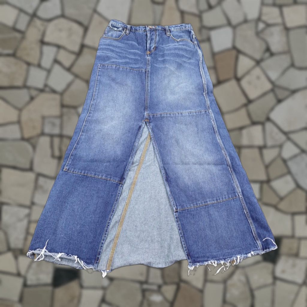 Free People VINTAGE Free People Skirt Womens 26 Blue Denim Patchwork Maxi Button Fly Raw Hem Boho Size 26" / US 2 / IT 38 - 1 Thumbnail