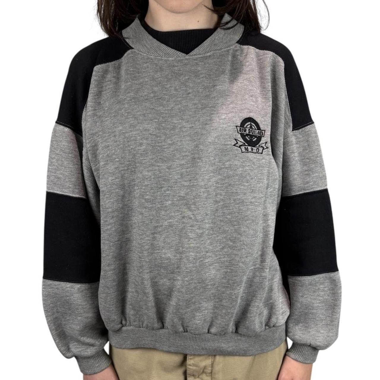 Vintage Y2K Grey And Black V-Neck Paneled Crewneck Sweatshirt Size US S / EU 44-46 / 1 - 1 Thumbnail
