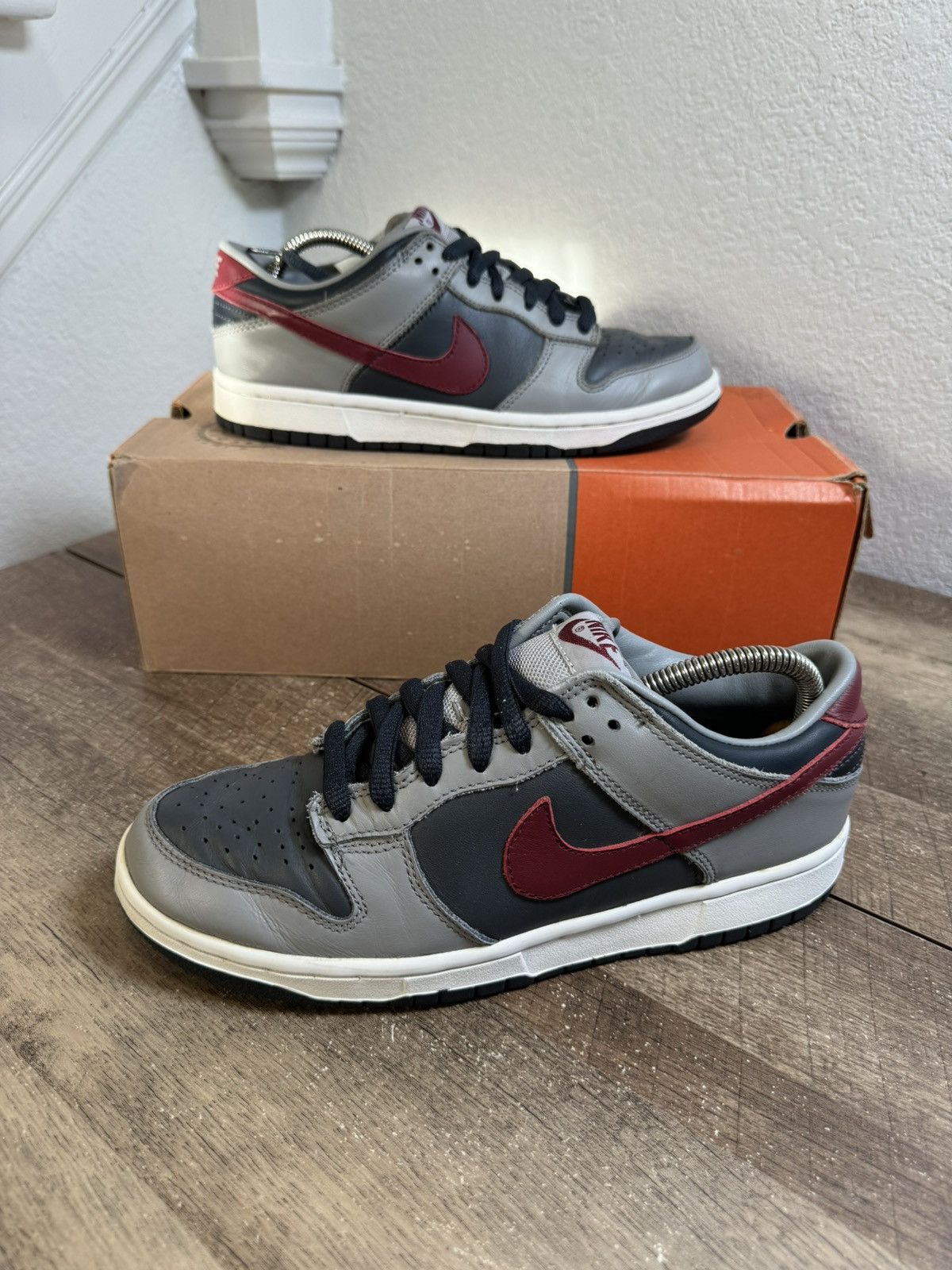 Nike Nike Dunk Low SB Pro 2002 Grey Team Red Anthracite Size 7.5 Size US 7.5 / EU 40-41 - 2 Thumbnail