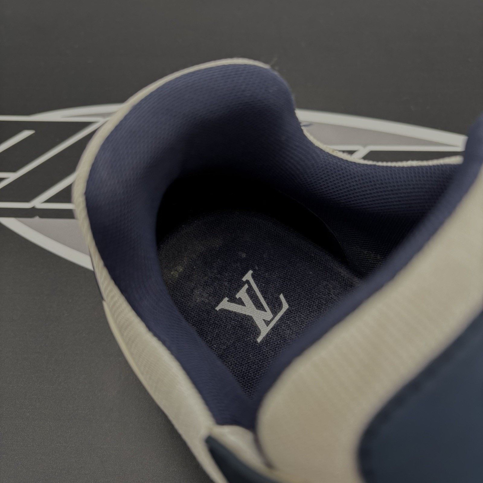 Louis Vuitton (7-7.5 US) Louis Vuitton Trainer ' White Navy '| GREAT COND! Size US 7.5 / EU 40-41 - 16 Thumbnail