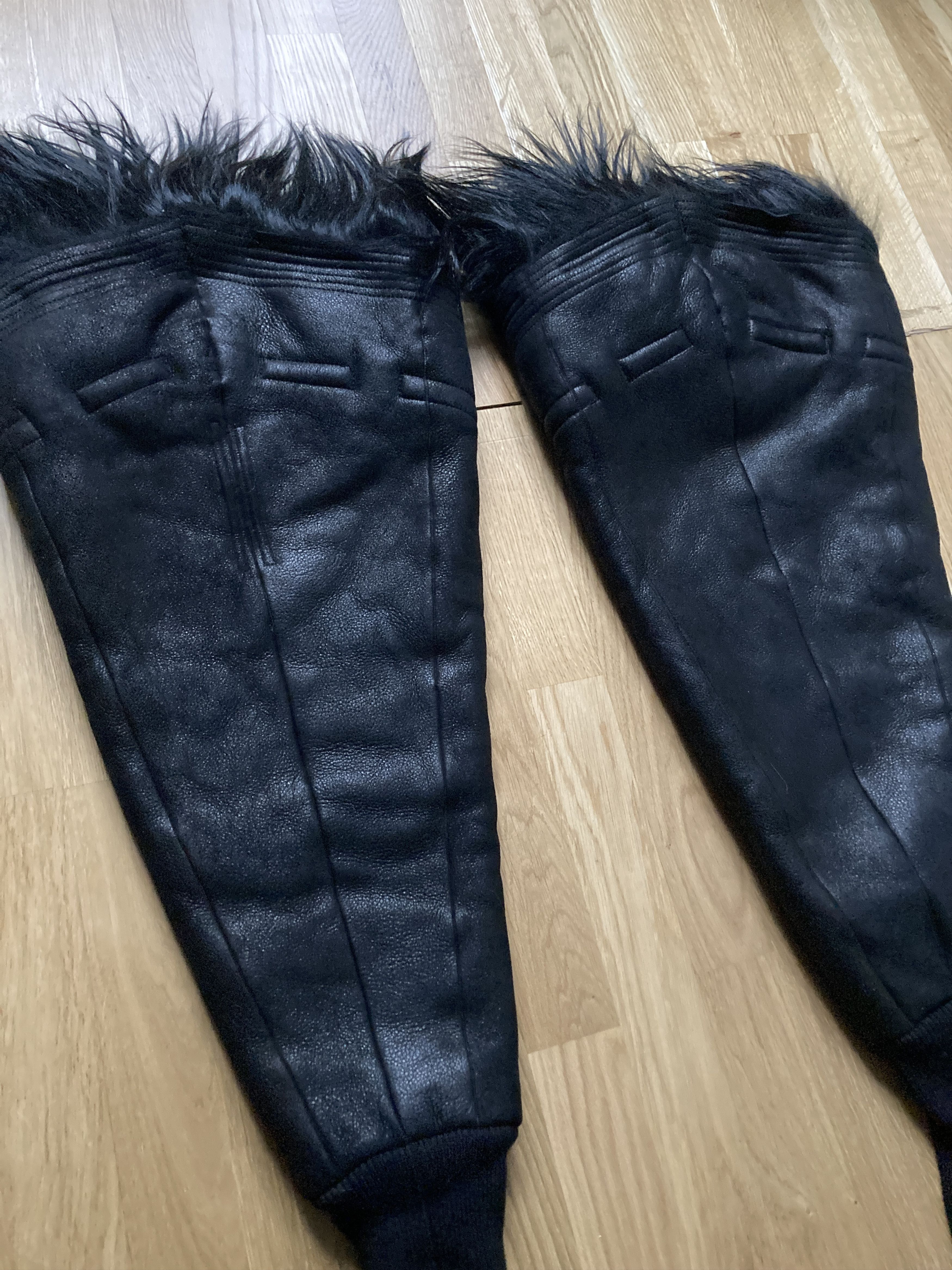 Rick Owens F/W 22 “STROBE” Shearling Leather Goat Hair Gauntlets Size ONE SIZE - 17 Thumbnail