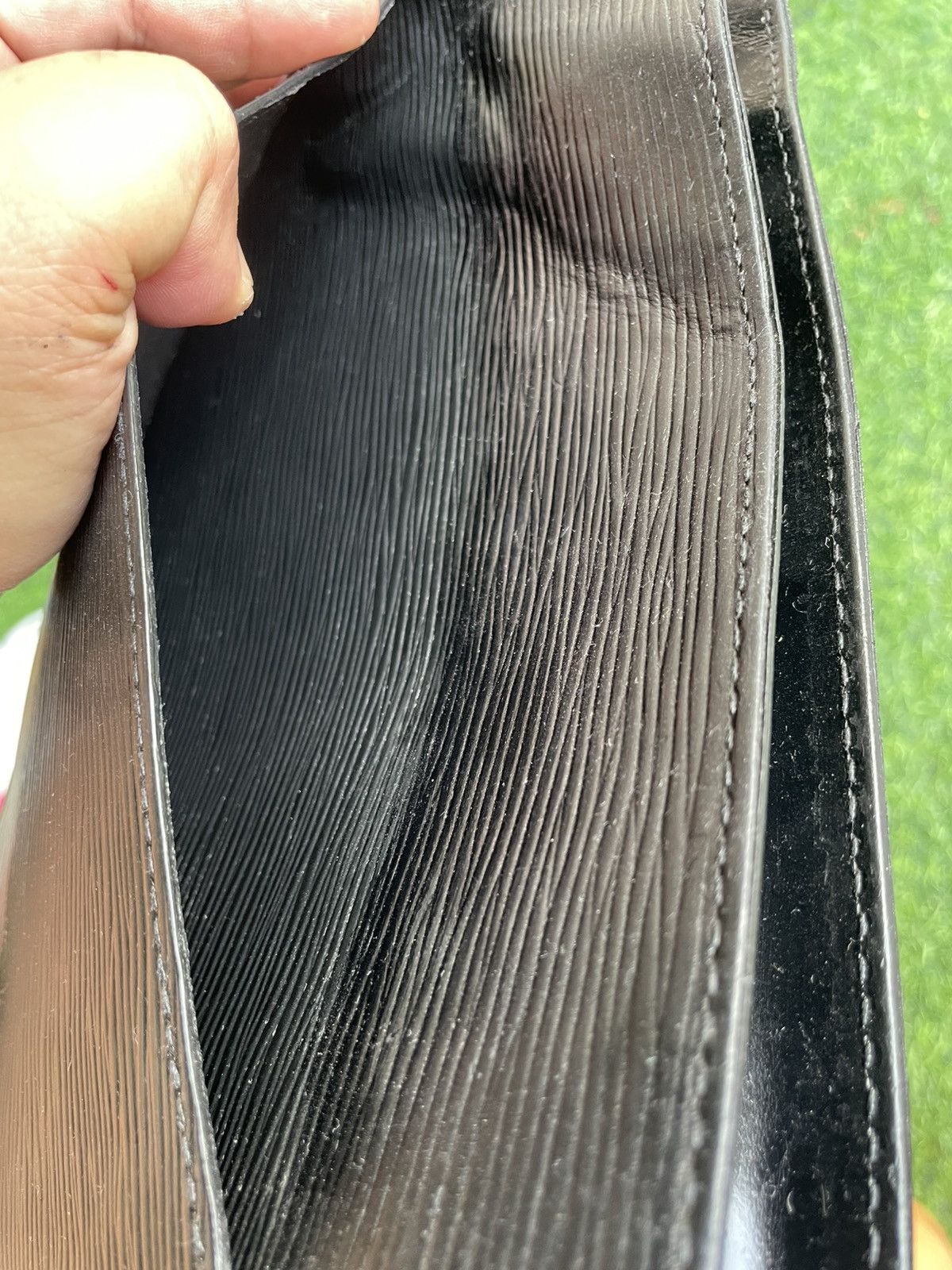 Louis Vuitton Authentic Louis Vuitton Black Epi Leather Clutch Bag Size ONE SIZE - 9 Thumbnail