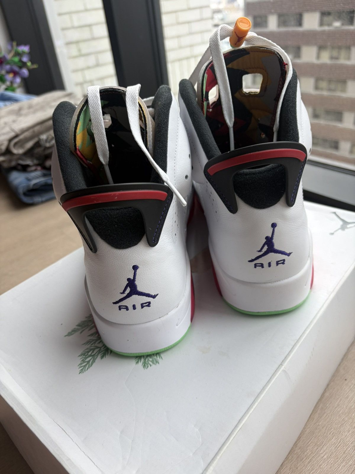 Jordan Brand Jordan 6 Hare 10.5 Size US 10.5 / EU 43-44 - 4 Thumbnail