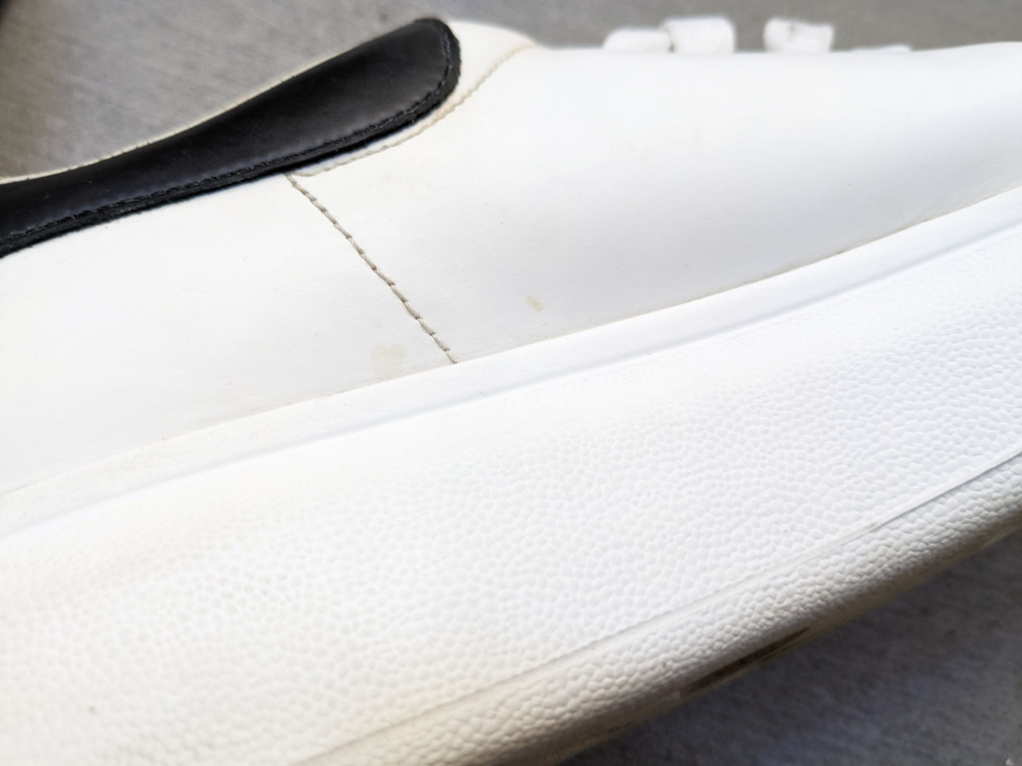 Alexander McQueen Alexander McQueen Larry Oversized Sneakers 9 42 White Black Size US 9 / EU 42 - 12 Thumbnail