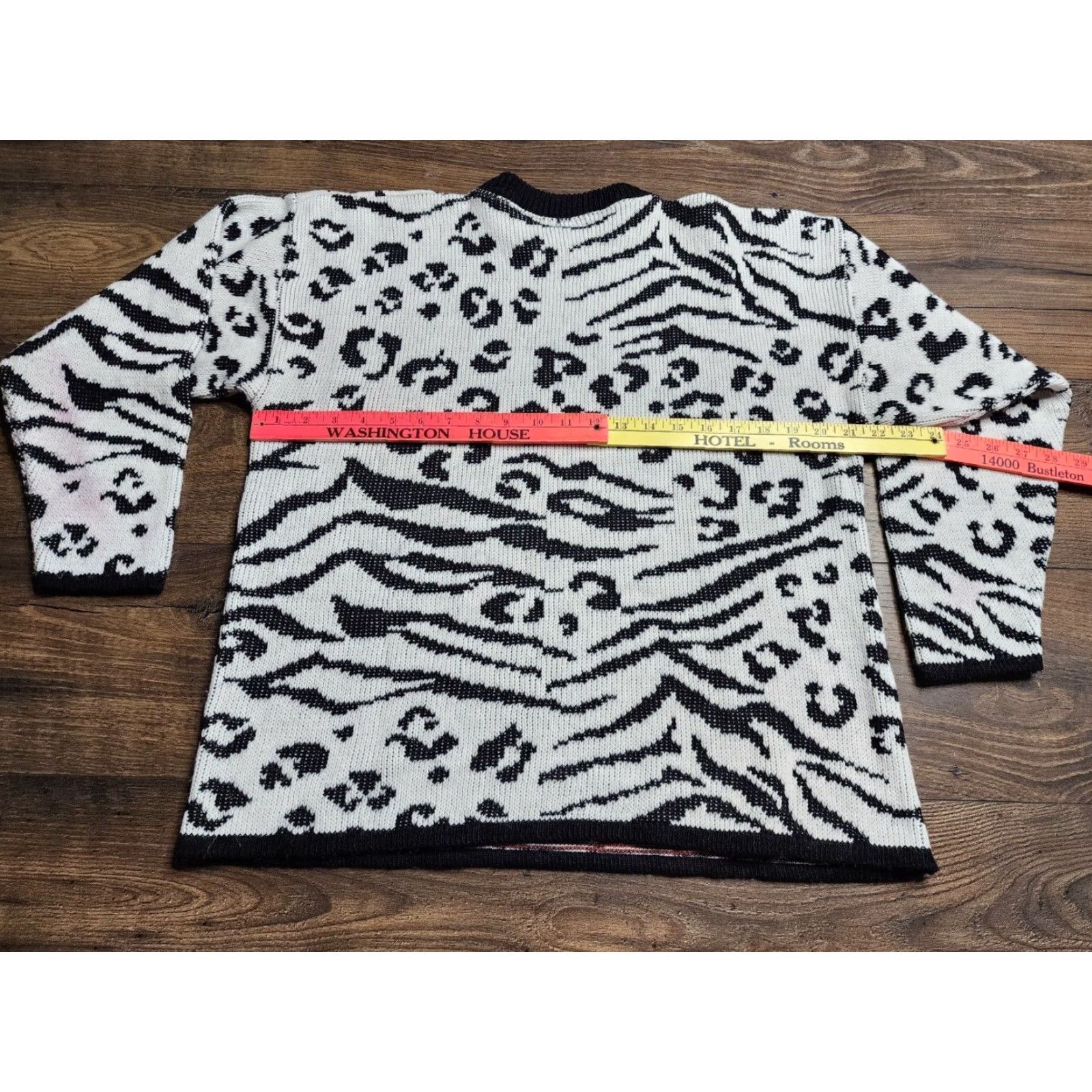 Vintage VINTAGE Womens XL Roses Animal Zebra Leopard Print Knit Sweater Distressed Sweater Pullover Crew Neck Knit Zebra Pattern White Womens XL Jade Size XL / US 12-14 / IT 48-50 - 2 Thumbnail