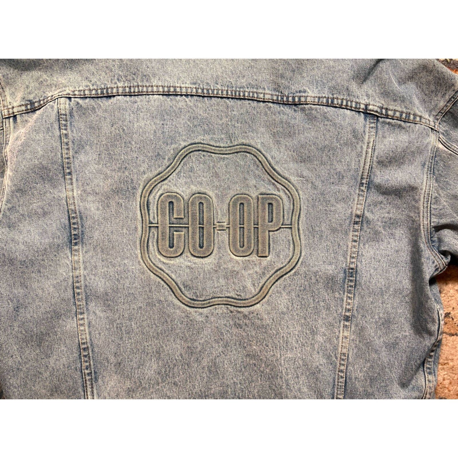 Vintage VINTAGE TYCA Denim Jacket 2XL Blue Jean Trucker Embossed Co-OP 90s Made In USA Size US 39 - 8 Thumbnail