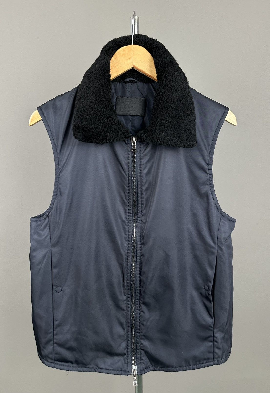Prada Prada - Collared Nylon Technical Vest - Faux Sherling Collar Size M / US 6-8 / IT 42-44 - 1 Thumbnail