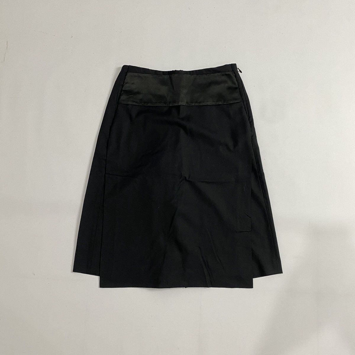 Givenchy Vintage Givenchy Skort Wool Size 26" / US 2 / IT 38 - 1 Thumbnail