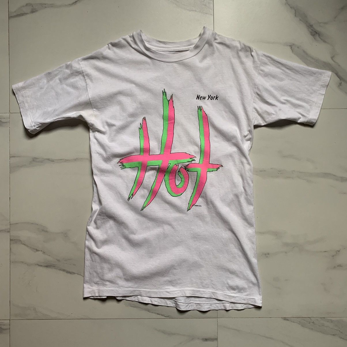 Vintage Vintage 90s New York Hot Single Stitch Tee Size US L / EU 52-54 / 3 - 2 Thumbnail