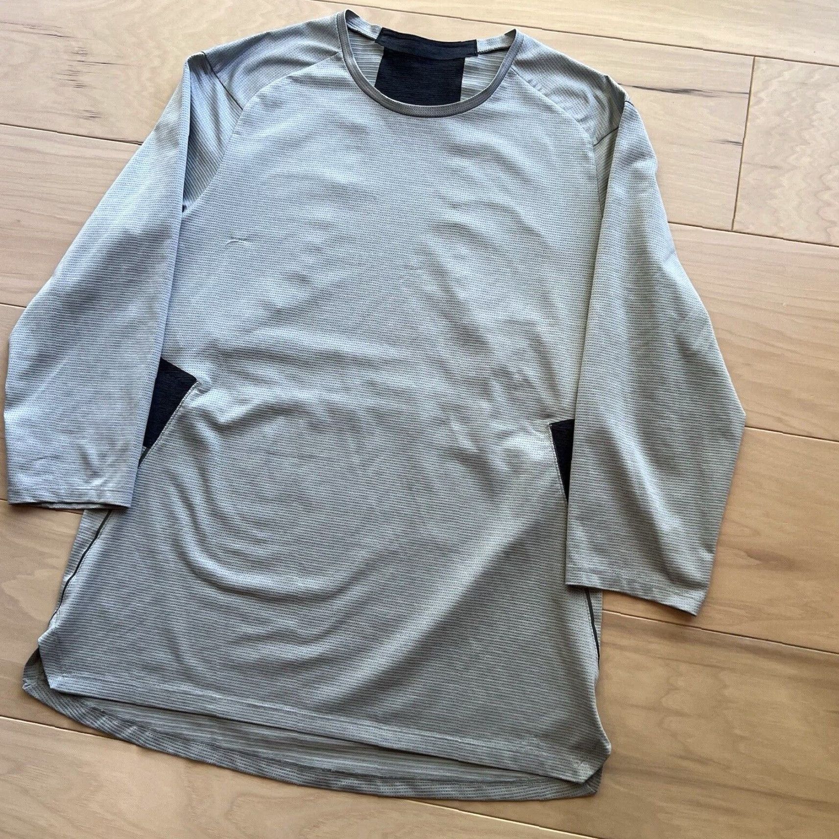 Lululemon Lululemon Vent Shirt S Gray 3/4 Sleeve T‑Shirt Men Regular Round Neck Athletic All Seasons Logo Vintage? No Size US S / EU 44-46 / 1 - 8 Thumbnail