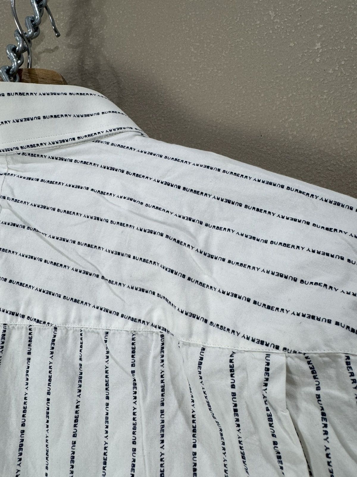 Burberry Burberry Logo Spell out Classic Name shirt Size US L / EU 52-54 / 3 - 3 Thumbnail