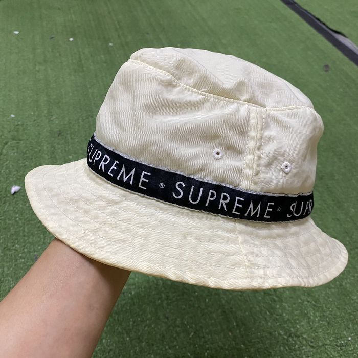 Supreme bucket hat hot sale white