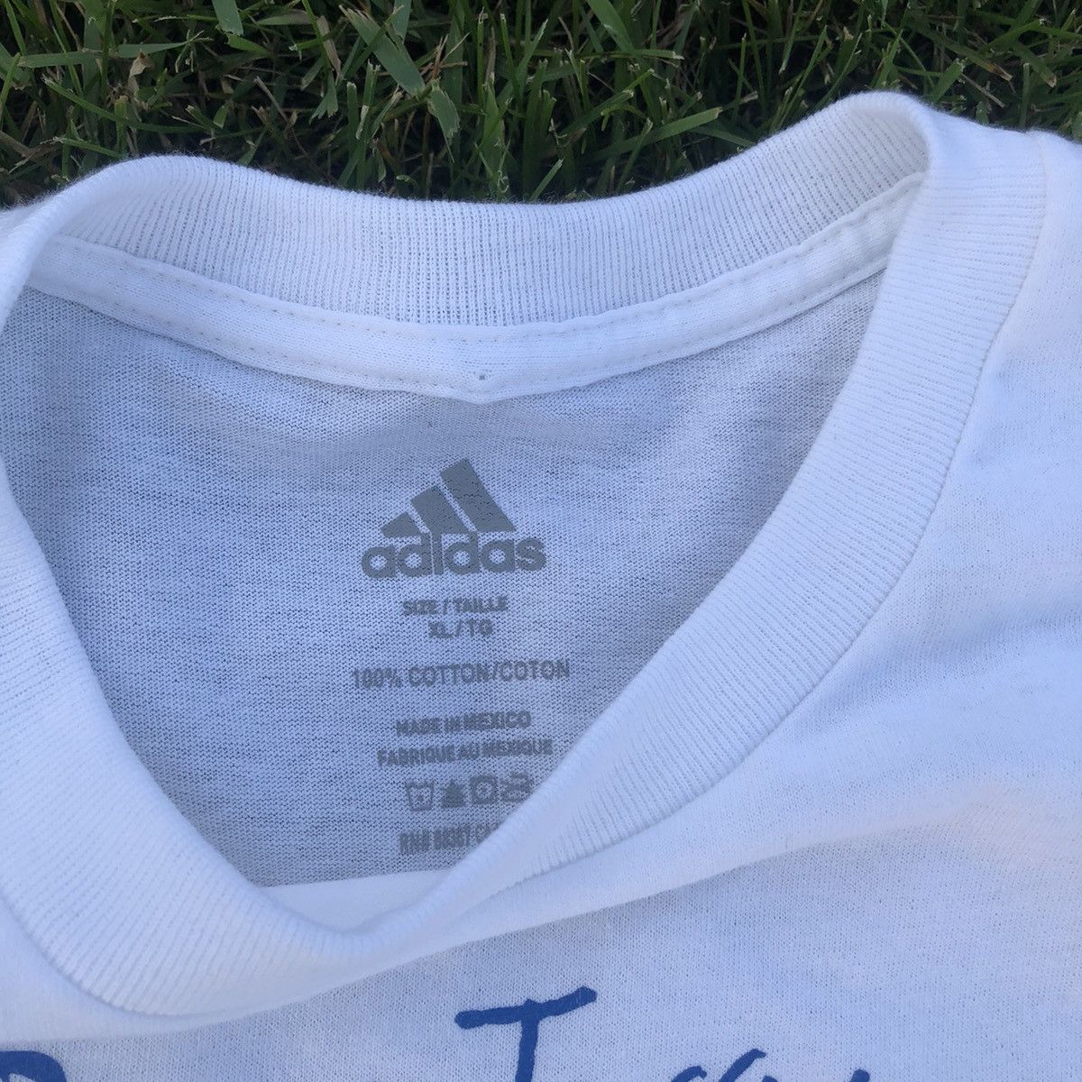 Adidas adidas dear terry fox tribute short sleeve shirt Size US XL / EU 56 / 4 - 5 Thumbnail