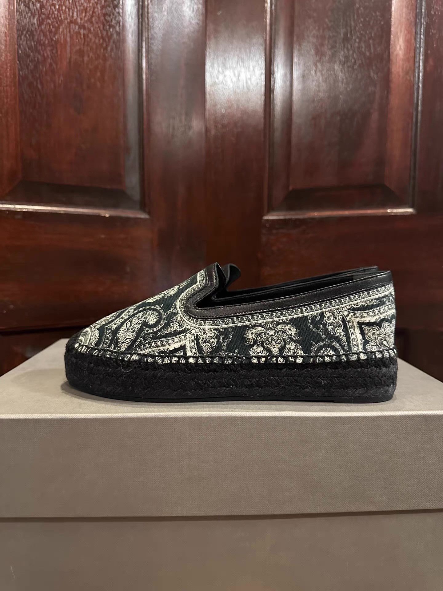 Alexander McQueen Alexander McQueen Main Line Women’s Black Paisley‑Print Ｑ25 Size US 7.5 / IT 37.5 - 3 Thumbnail