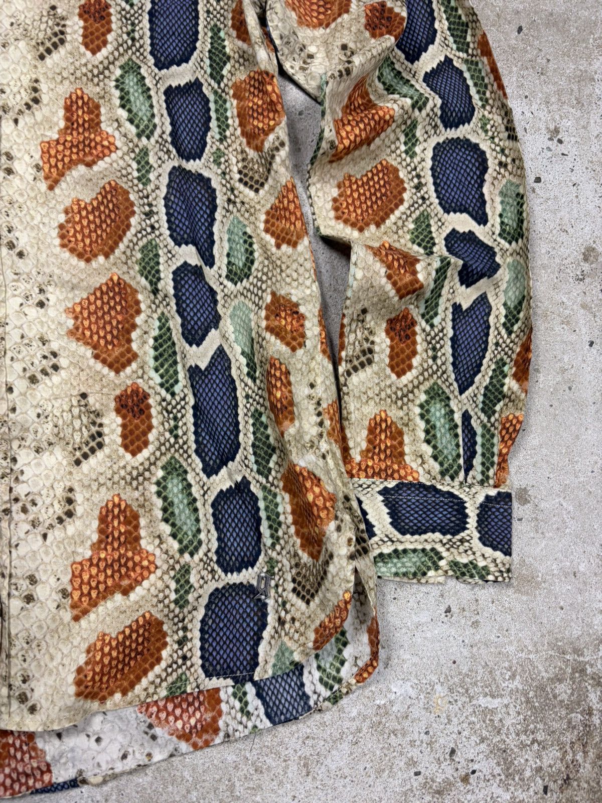John Galliano Vintage 2000s John Galliano Snake Skin Print Button Up Shirt Size M / US 6-8 / IT 42-44 - 4 Thumbnail