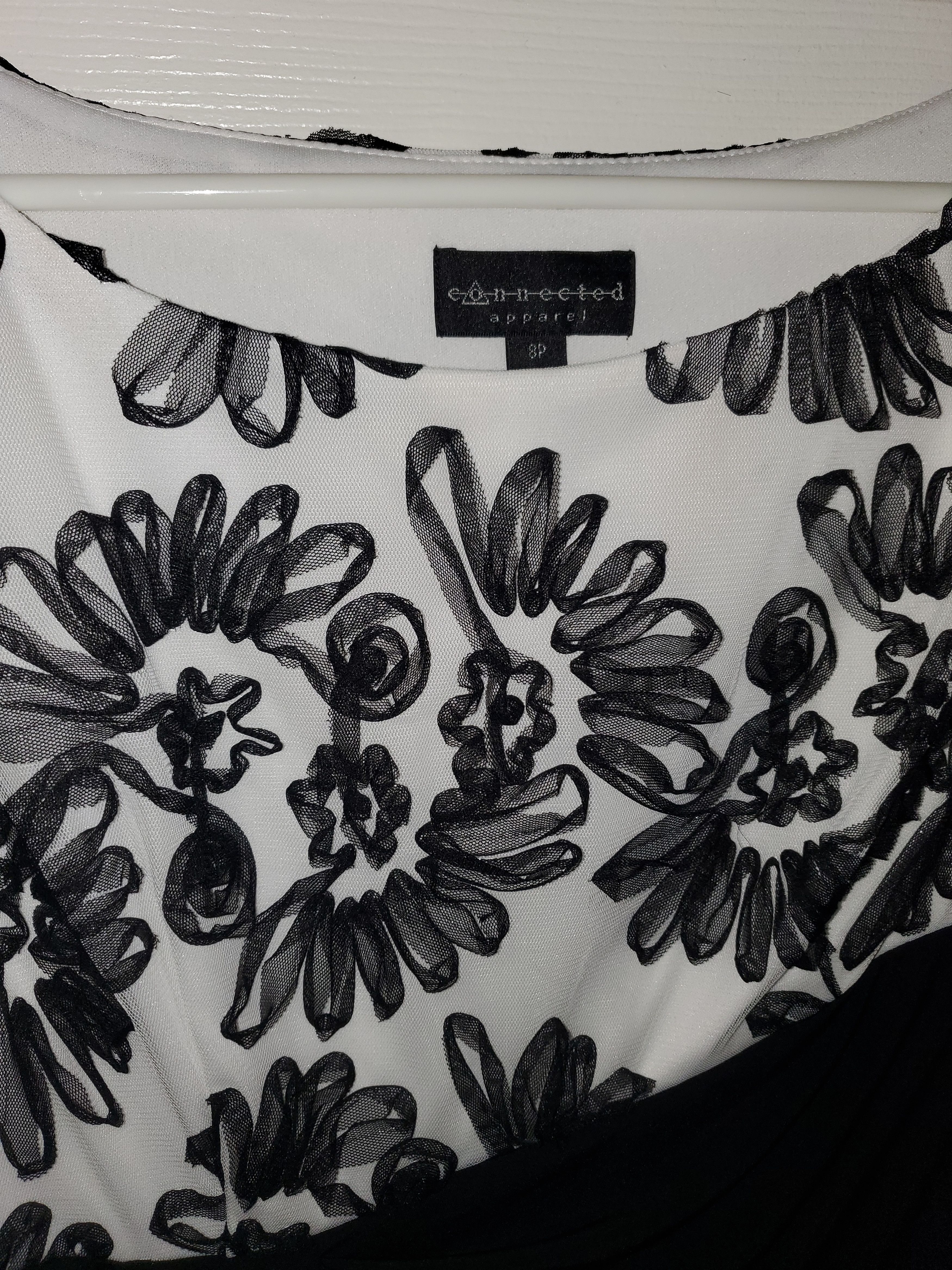 Macys *NWOT* Elegant Black + White Floral Dress (size 8P) Size M / US 6-8 / IT 42-44 - 3 Thumbnail