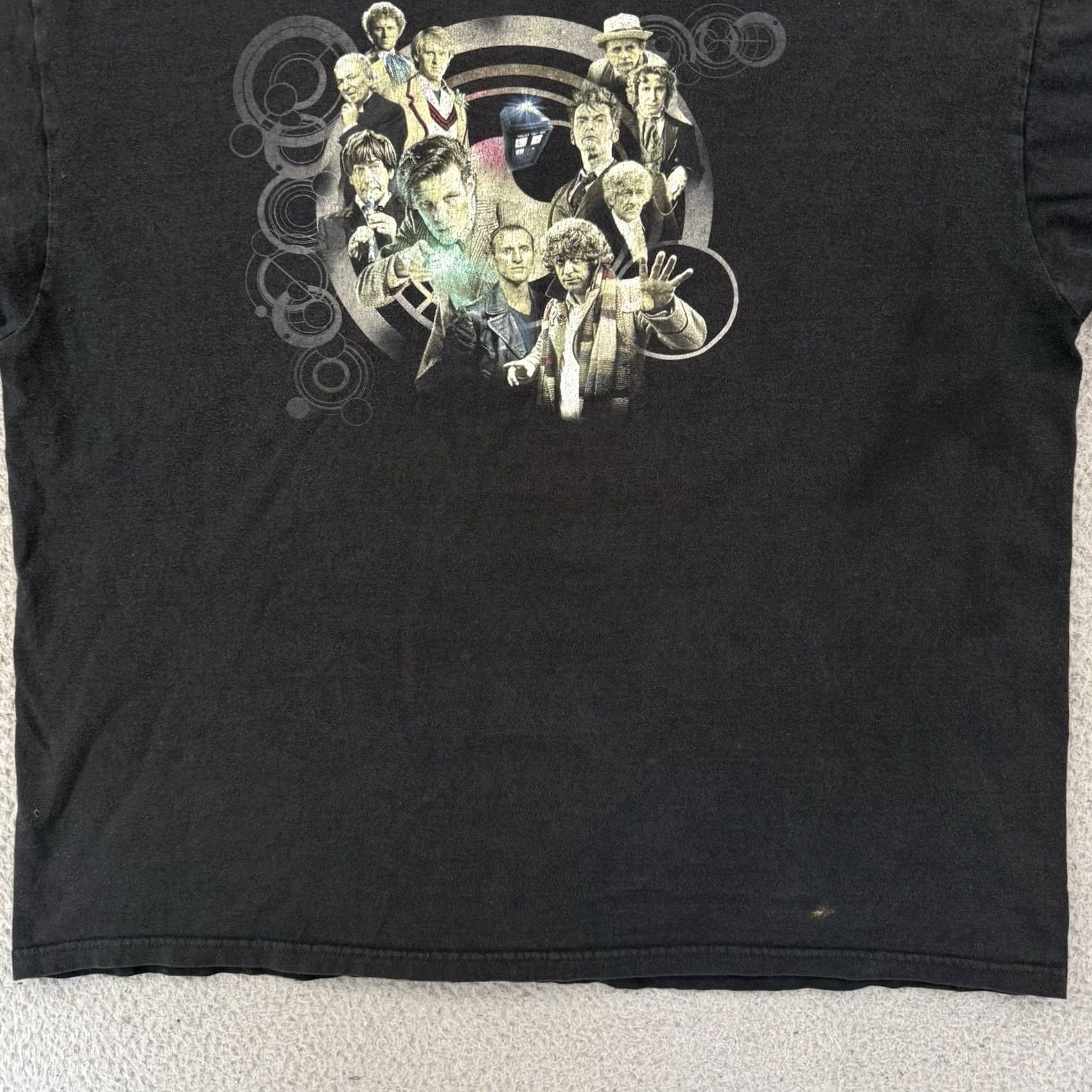 Vintage VINTAGE Doctor Who Shirt Mens 2XL Black TV Promo Sci Fi Short Sleeve Outdoor Y2K Size US XXL / EU 58 / 5 - 2 Thumbnail