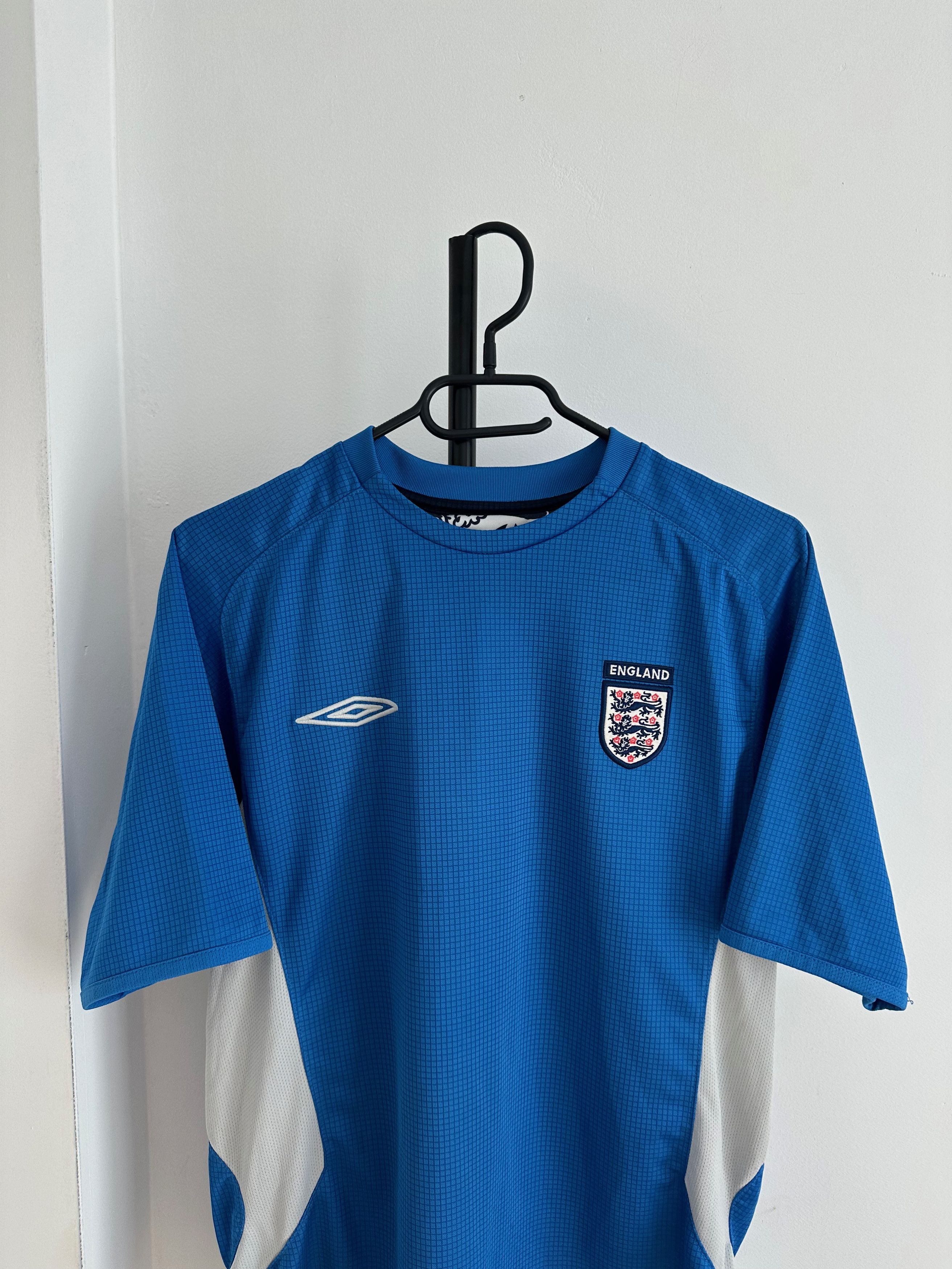 Umbro 2005 Umbro England soccer national team blue Size US M / EU 48-50 / 2 - 2 Thumbnail