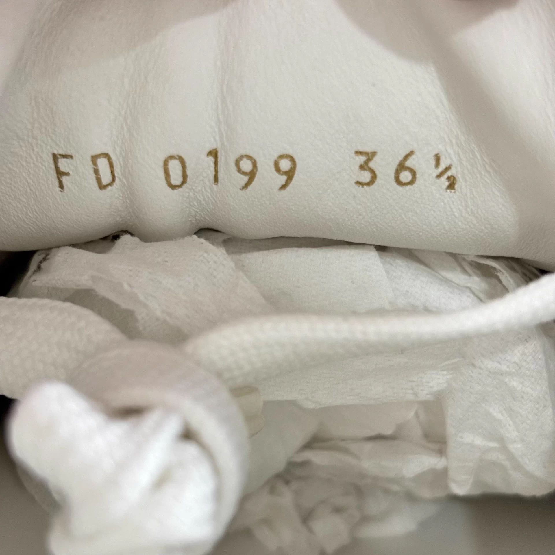 Louis Vuitton LV Time out white/blue allover print 36.5 95new Size US 5.5 / IT 35.5 - 4 Thumbnail