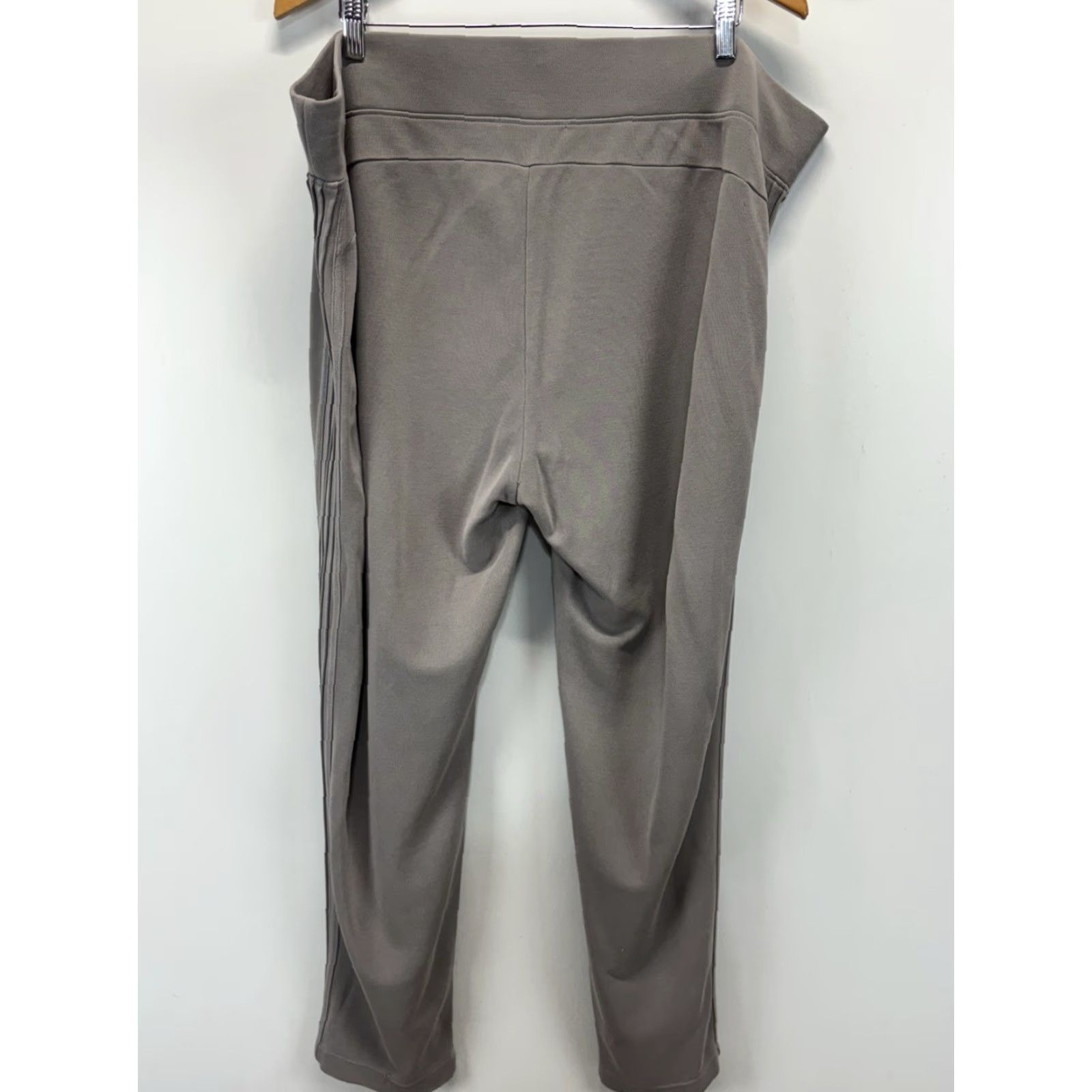 Athleta Athleta Serenity Jogger Pants Womens 2X Plus Grey Side Stripes Pull-On Comfort Size 40" / US 18 - 3 Thumbnail