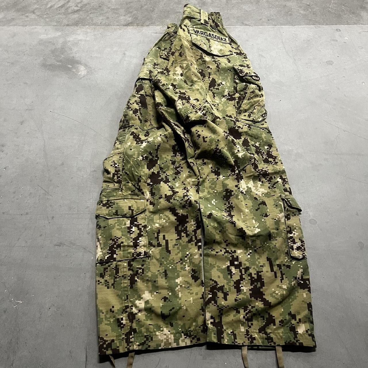 Vintage Vintage Y2K/2000s Military Camo Grunge Cargo Pants! Size US 28 / EU 44 - 5 Thumbnail
