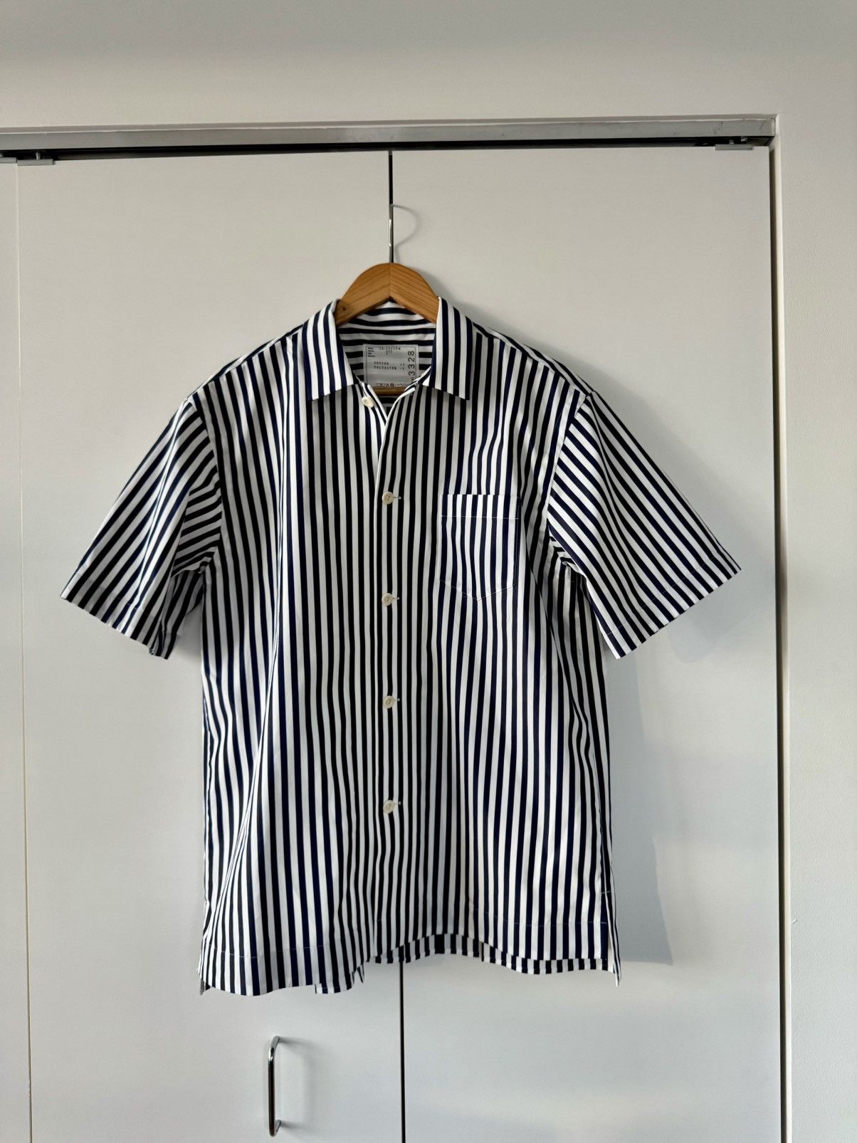 Sacai White and Navy Stripe Pleated Shirt 2 Size US M / EU 48-50 / 2 - 1 Thumbnail
