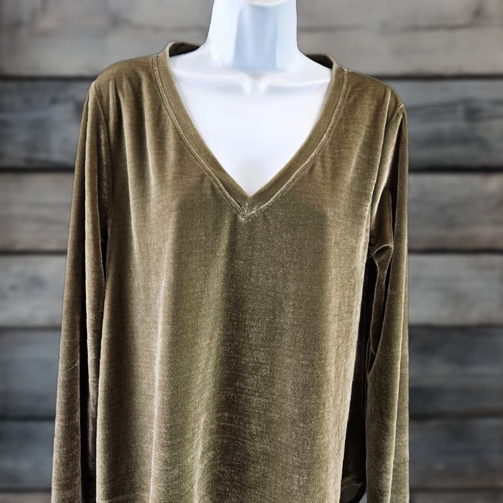 Velvet Dylan Womens Velvet Top Blouse SZ M Olive Green Long Sleeve V-Neck Womens Velvet Top Blouse Long Sleeve V-Neck Dylan Size M / US 6-8 / IT 42-44 - 1 Thumbnail