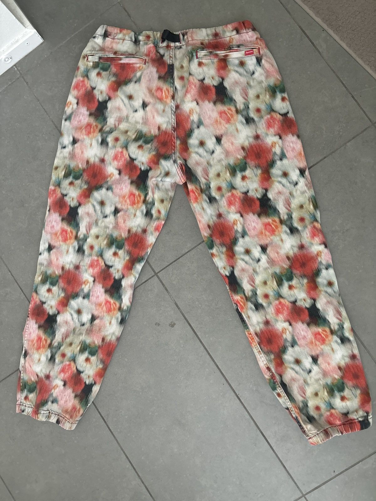 Supreme Supreme liberty floral belted denim jogger pants Size US 32 / EU 48 - 2 Thumbnail