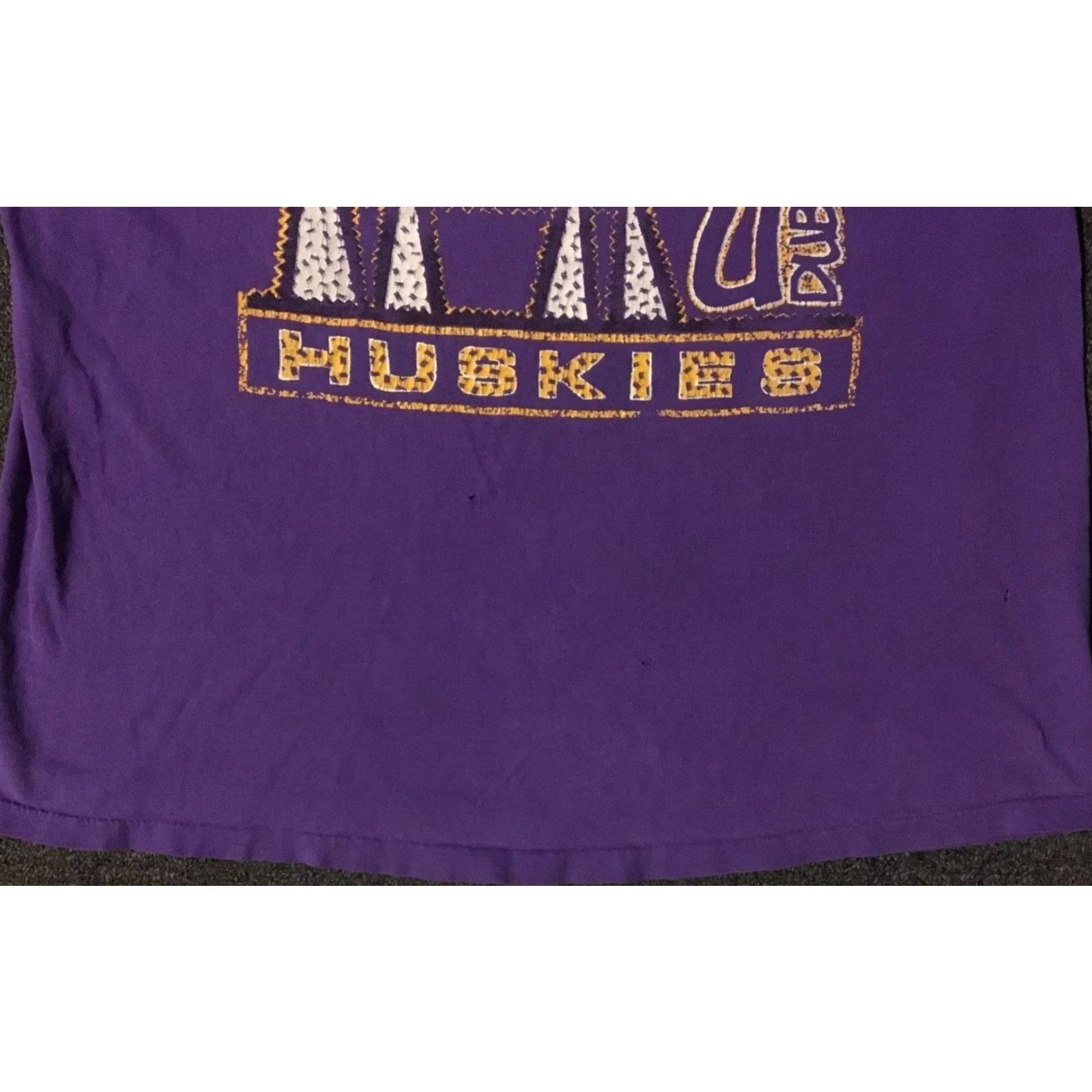 Vintage Vtg 90s University Washington Huskies Faded Distress Shirt M L Track PE Grunge Shirt Mens Purple 90s University Grunge Huskies WWE? Size US M / EU 48-50 / 2 - 4 Thumbnail