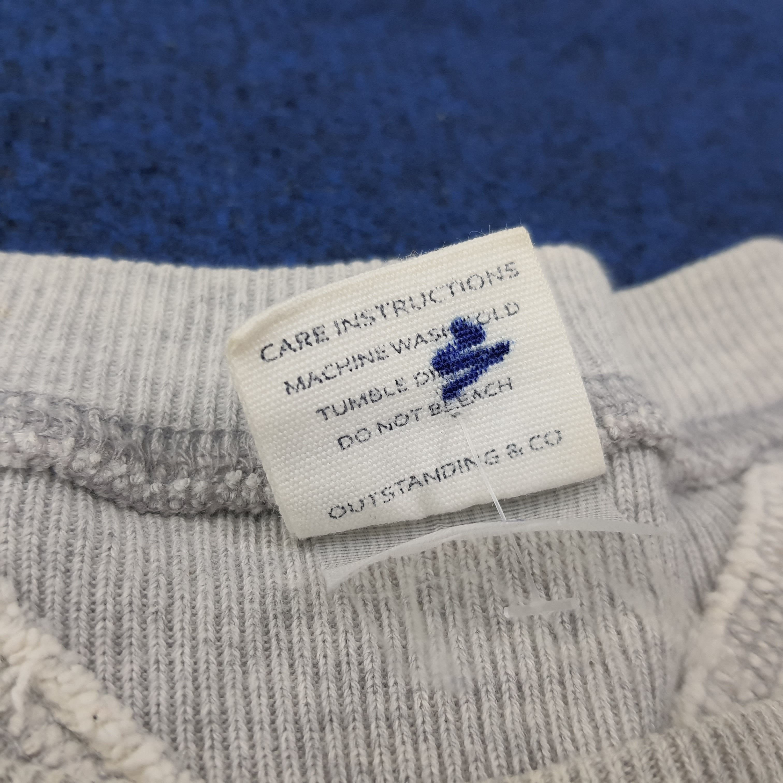 Vintage Vintage YALE Sweatshirt C261N15 Size US L / EU 52-54 / 3 - 5 Thumbnail