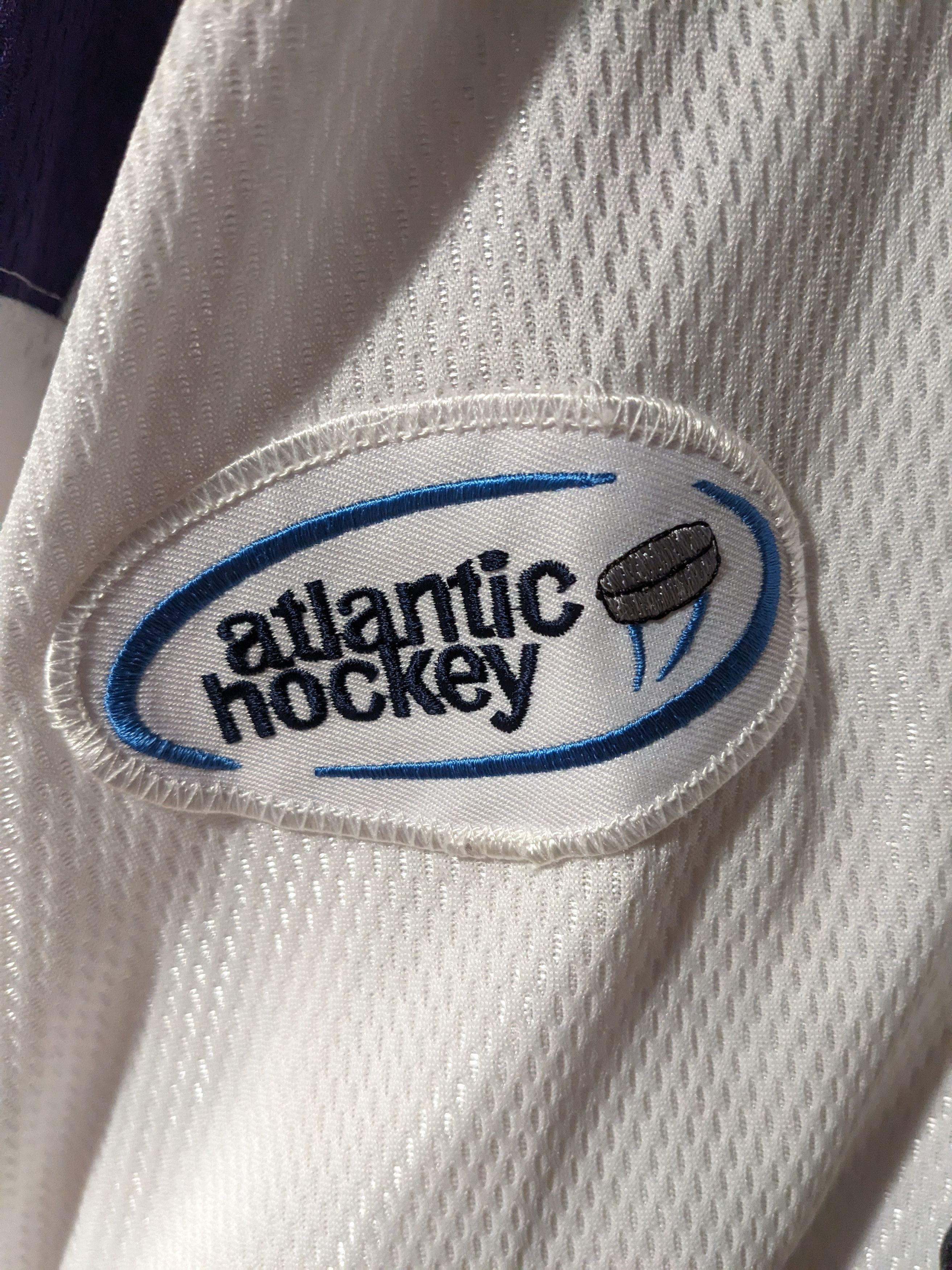 NHL × Vintage Vintage Niagara University Purple Eagle 52 Hockey Jersey Size US XL / EU 56 / 4 - 3 Thumbnail