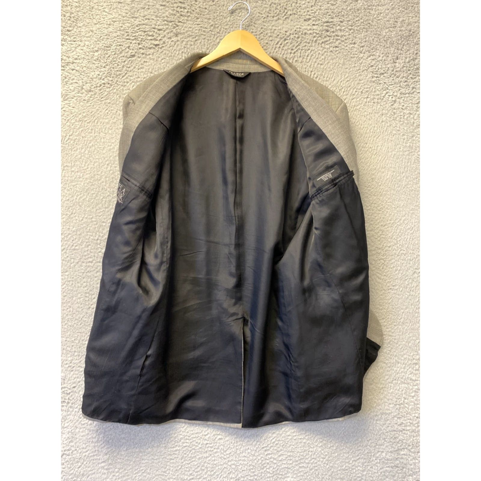 Vintage Jos A Bank Gray Blazer Men 41 L Wool Pincord Tuxedo Style Single-Breasted 2-Button Notch Lining Polyester Dry Clean Only Vintage No All Occasion Mens Size 42R - 7 Thumbnail