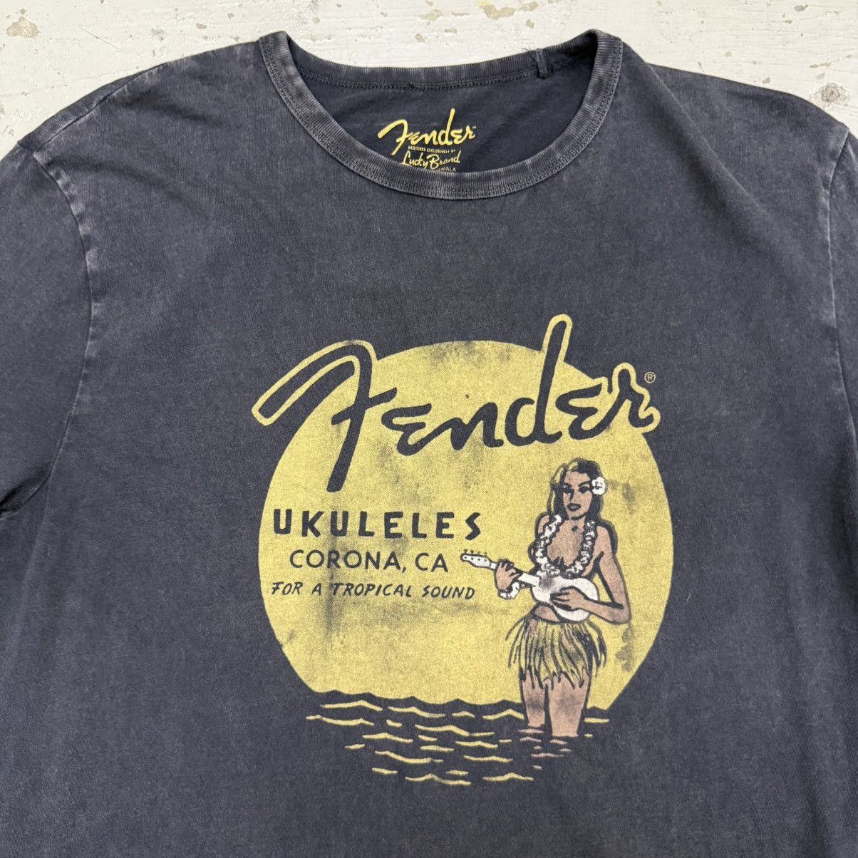 Fender 2000s Fender Ukuleles Y2K Band Tee Size US L / EU 52-54 / 3 - 2 Thumbnail