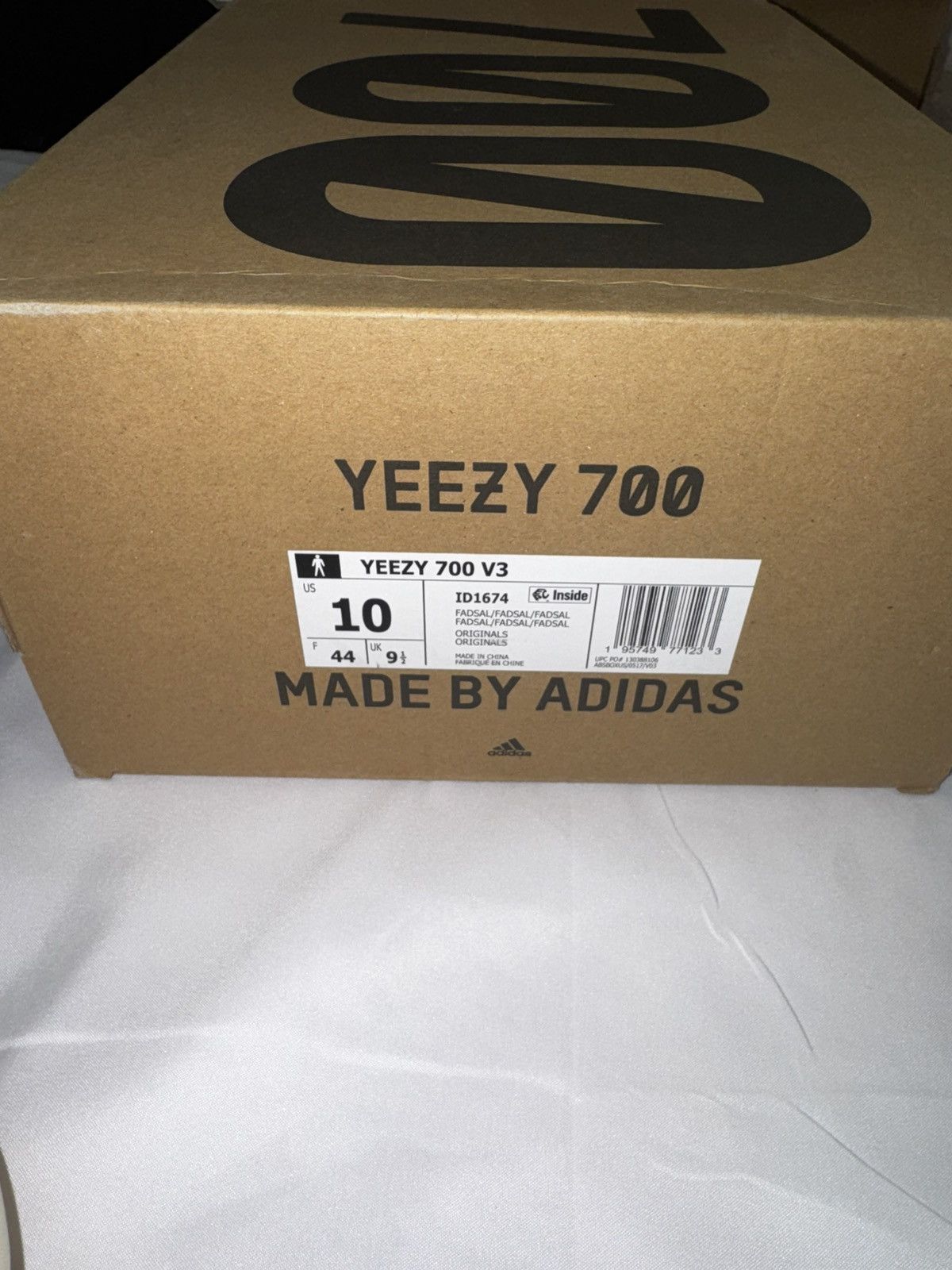 Yeezy Adidas Yeezy 700 V3 'Fade Salt' Size US 10 / EU 43 - 6 Thumbnail