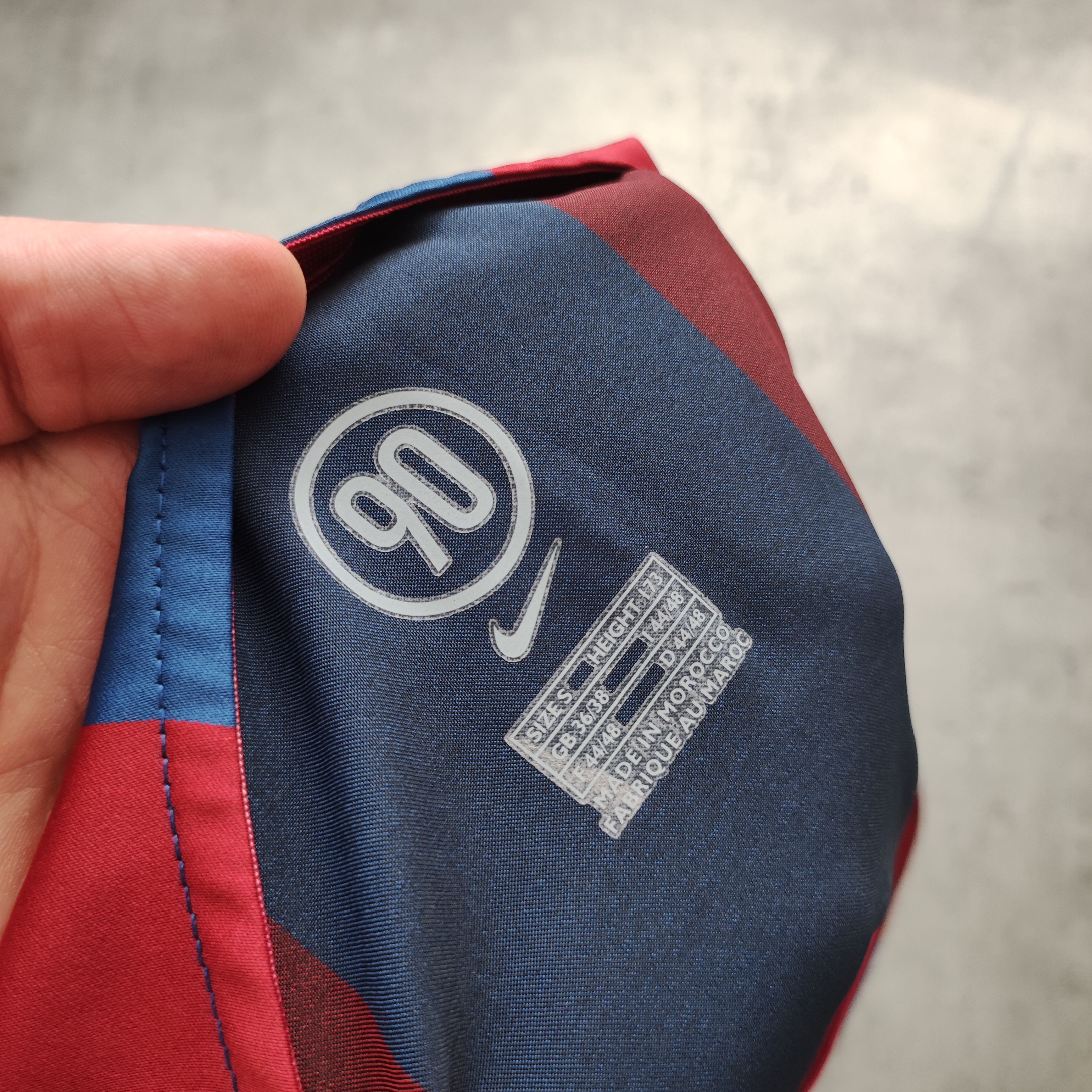 Nike × Vintage Vintage RARE 2004 FC Barcelona Home Nike Football Jersey Size US S / EU 44-46 / 1 - 7 Thumbnail