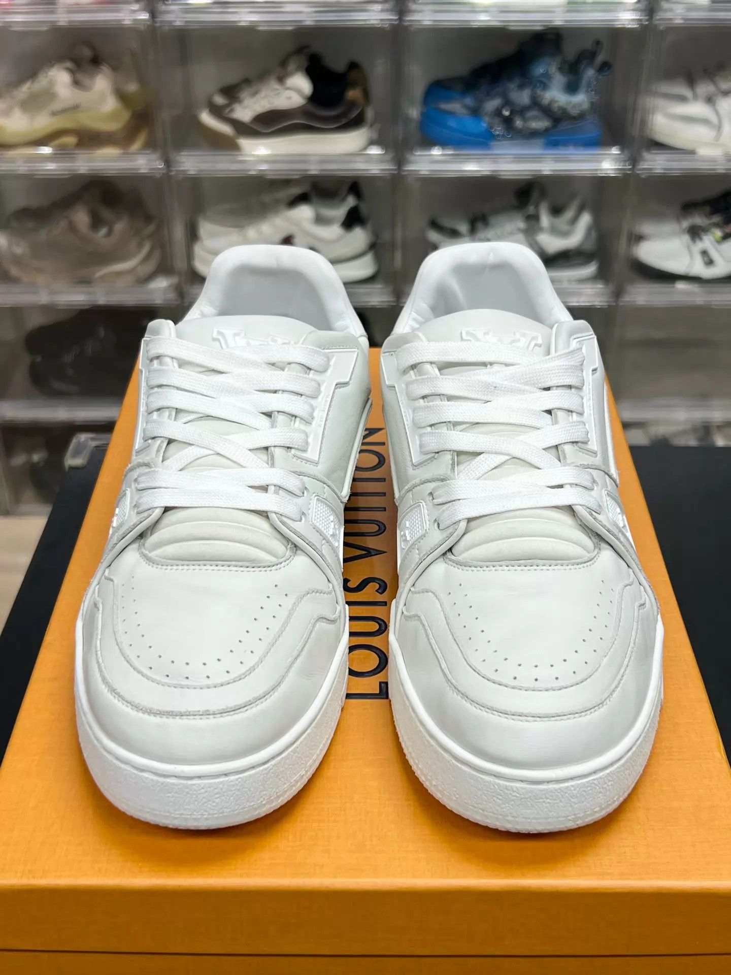 Louis Vuitton LV Trainer Soft Leather Distressed White UK6 (40) Size US 7 / EU 40 - 2 Thumbnail