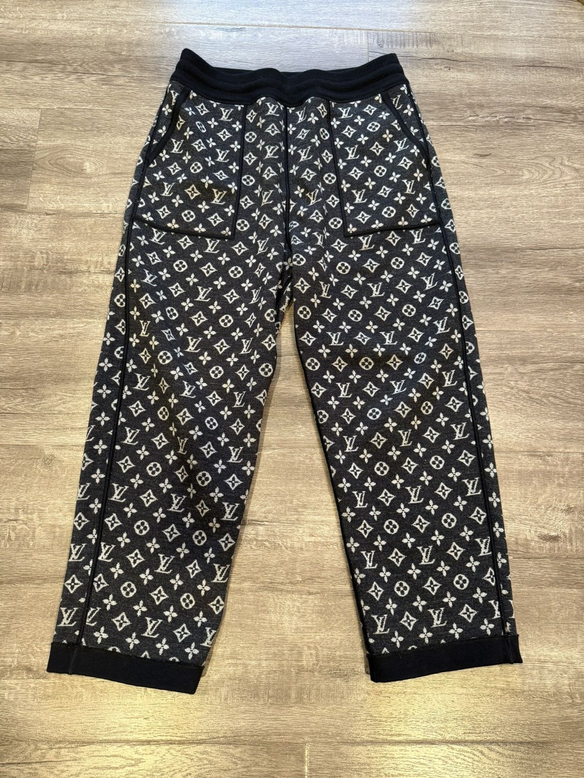Louis Vuitton Louis Vuitton Wool Monogram Reversible Sweatpants Size US 34 / EU 50 - 1 Thumbnail