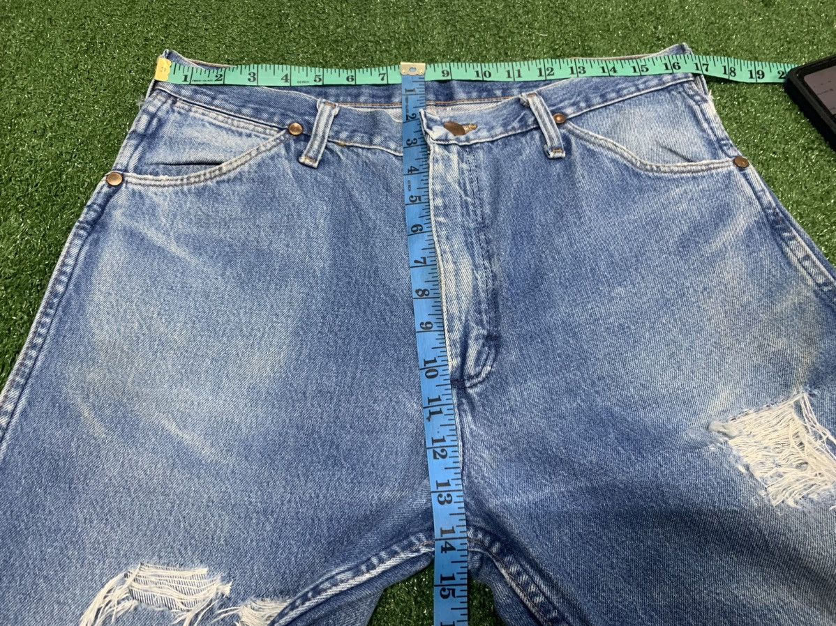 Wrangler DISTRESSED WRANGLER BLUE BELL. Size US 34 / EU 50 - 10 Thumbnail