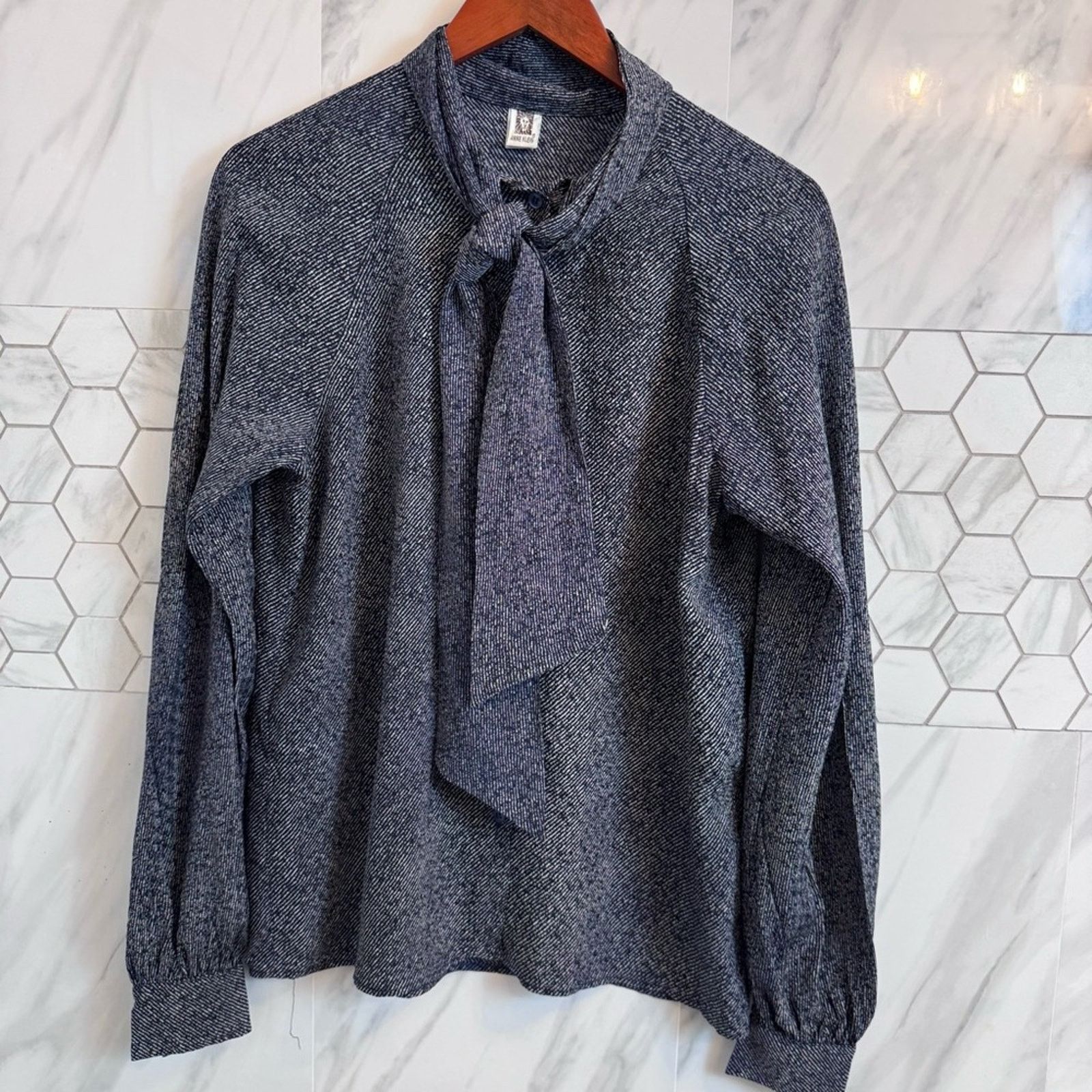 Anne Klein Silk Blue & White Bow Front Blouse Women’s Size S/M Size S / US 4 / IT 40 - 3 Thumbnail
