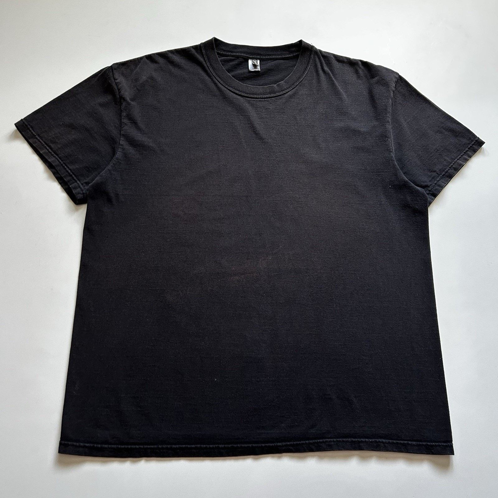 Vintage Vintage Sun Faded Blank Black T Shirt XXL Y2K Cotton Rare Size US XXL / EU 58 / 5 - 1 Thumbnail