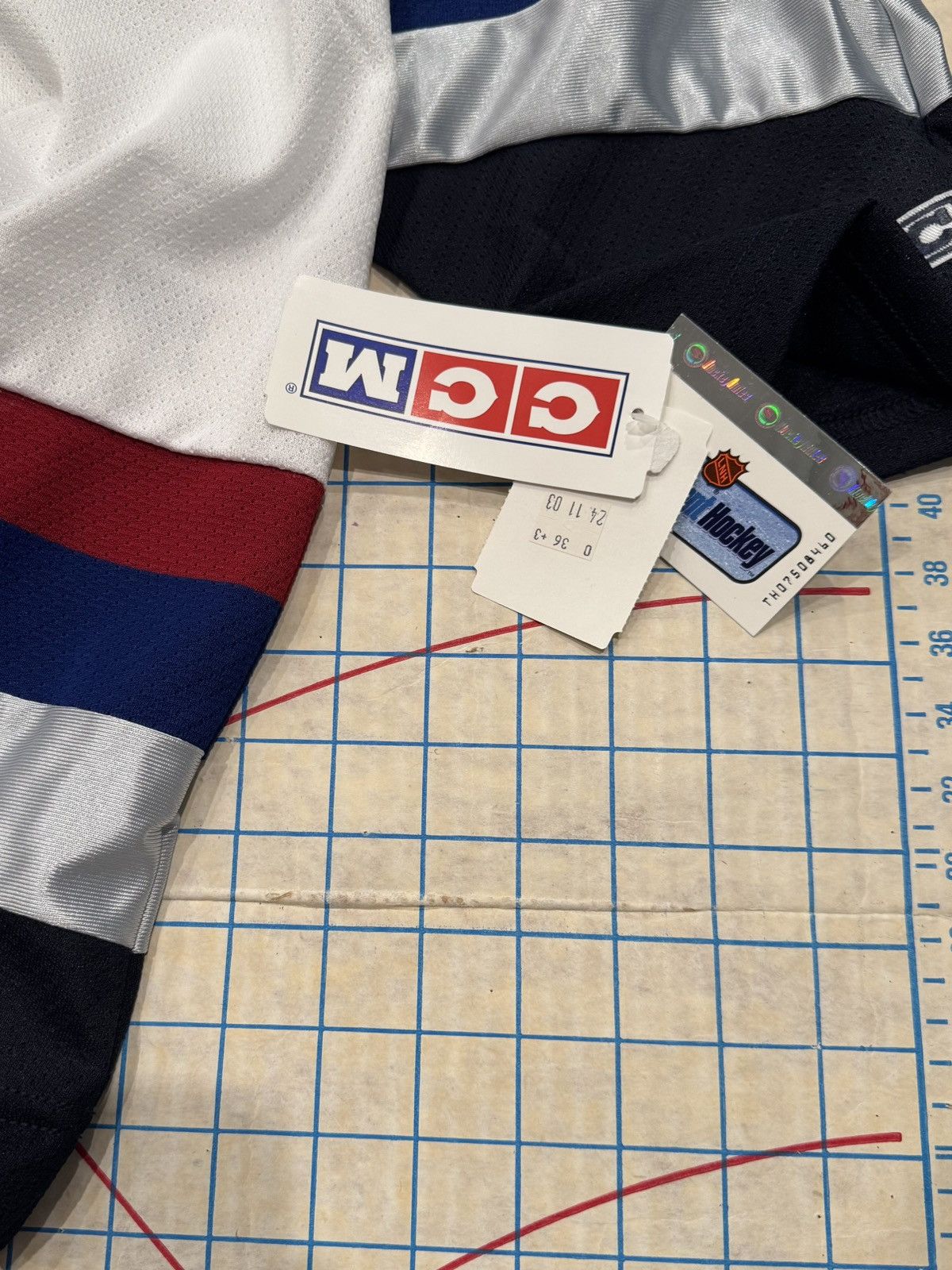 Ccm NWT CCM Vancouver Canucks Orca Logo Jersey White Size XL Men Size US XL / EU 56 / 4 - 5 Thumbnail