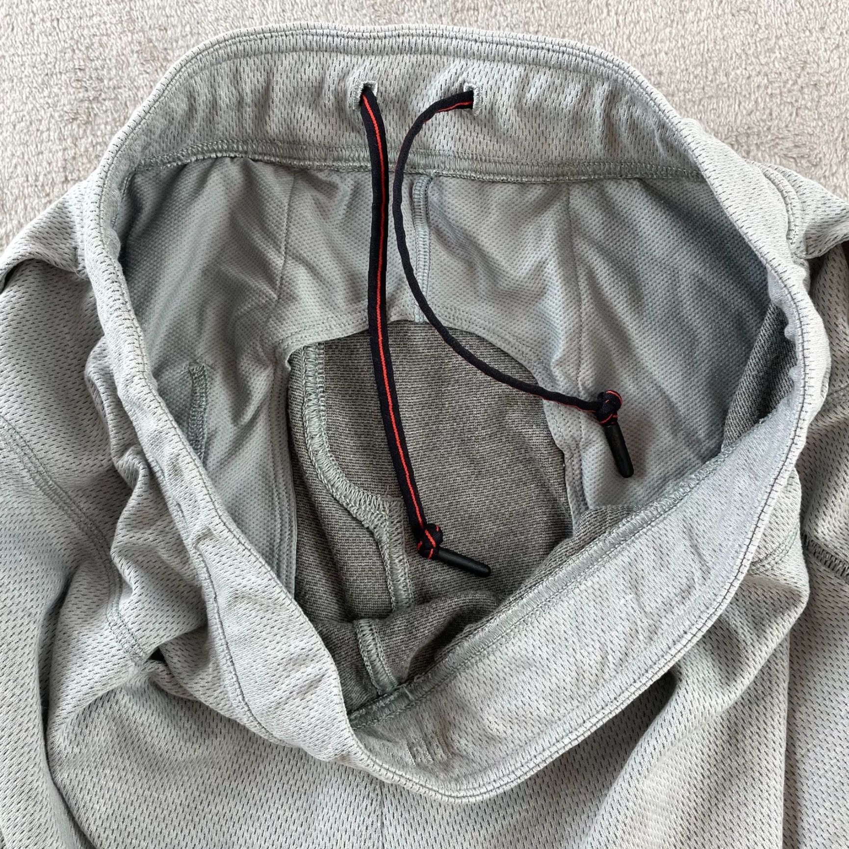 Lululemon Lululemon Athletic Shorts Men Medium Gray Drawstring Activewear Gym Yoga 10 in Inseam Pockets Athletic Size US 31 - 3 Thumbnail