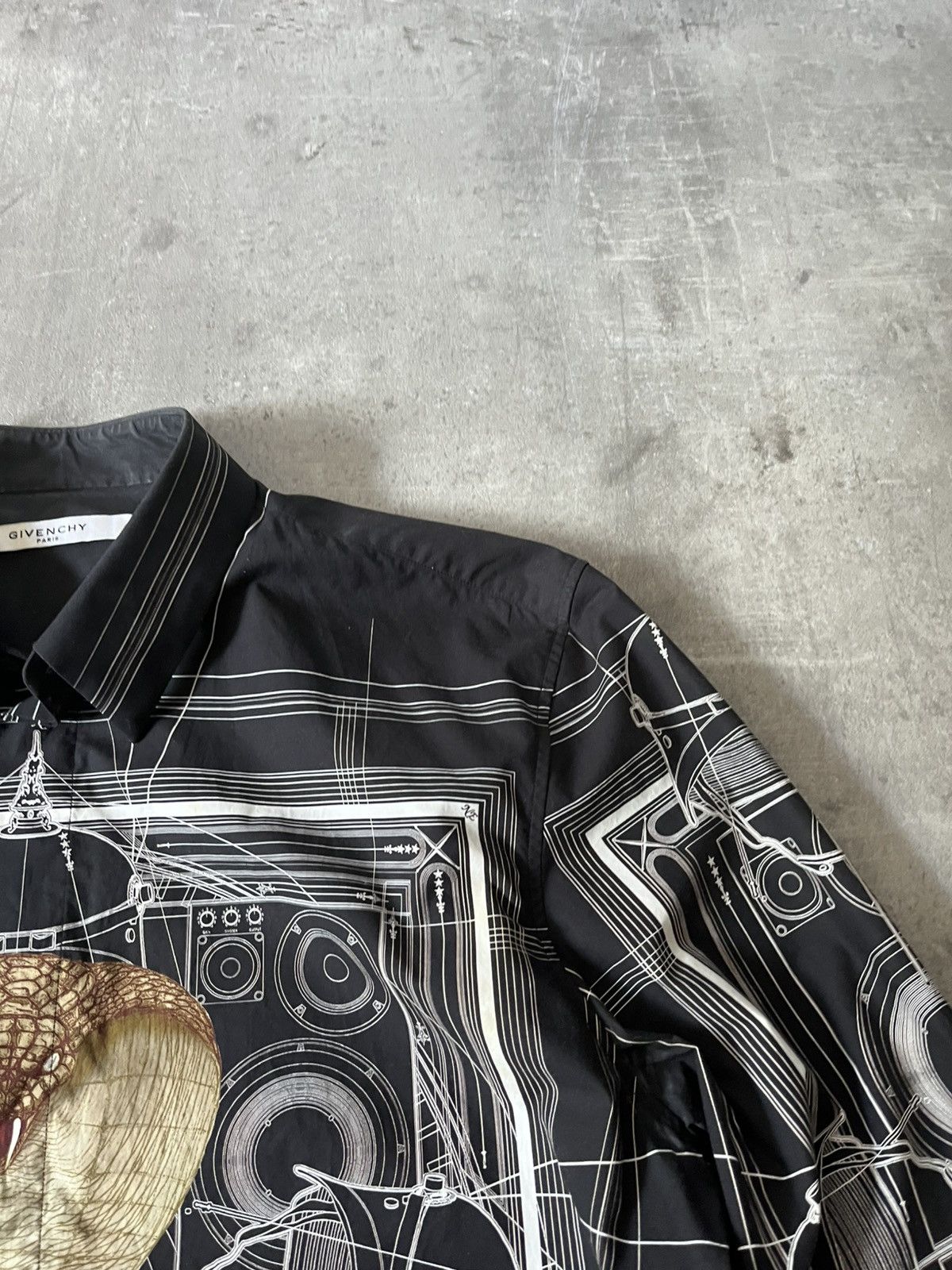 Givenchy Givenchy Cobra button up shirt A/W 2016 Riccardo Tisci Size US L / EU 52-54 / 3 - 7 Thumbnail