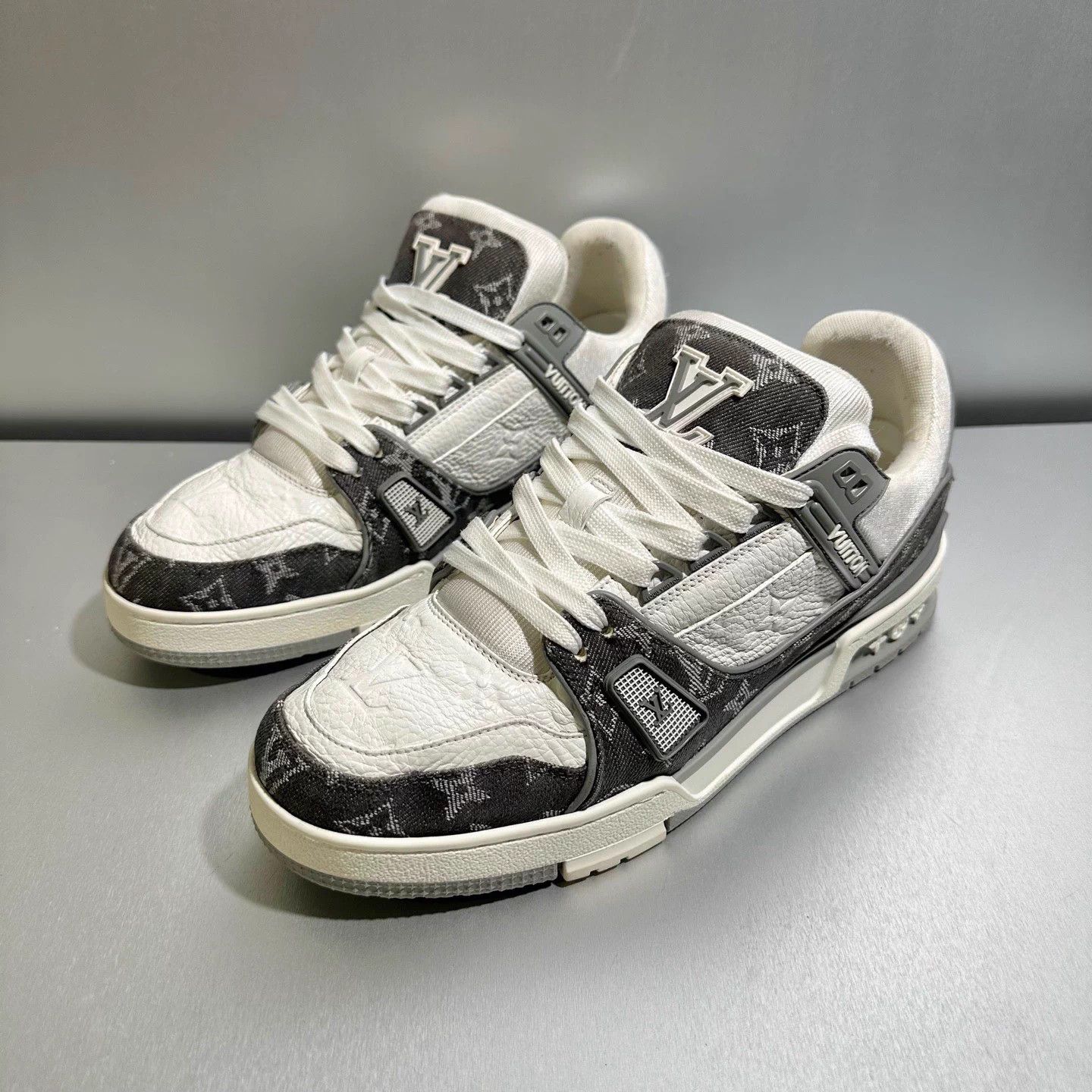 Louis Vuitton Louis Vuitton Grey White Denim Jeans - Size 7/41 Size US 7 / EU 40 - 1 Thumbnail