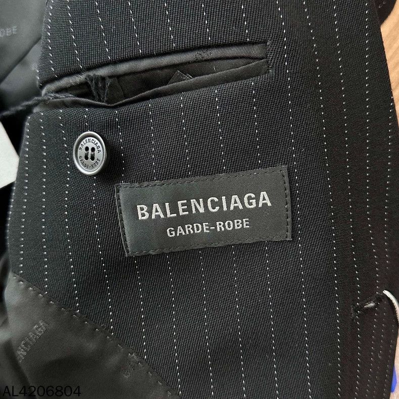 Balenciaga Balenciaga size 34 Striped suit Size L / US 10 / IT 46 - 7 Thumbnail