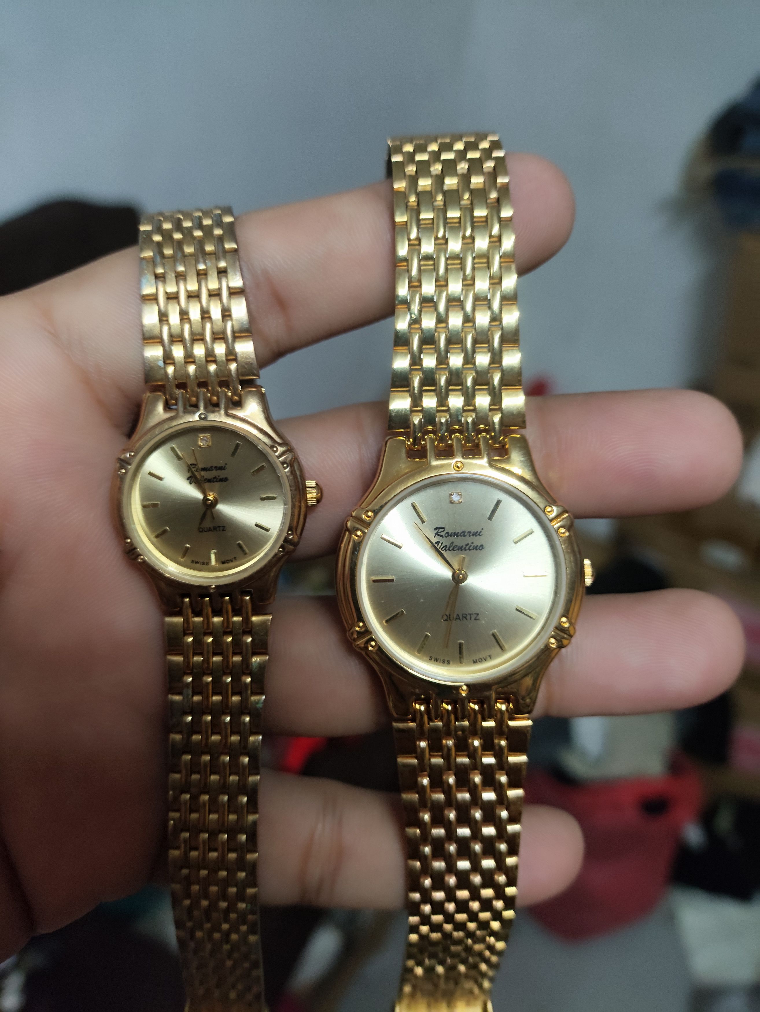 Japanese Brand ROMARNI VALENTINO (ONE PAIR GOLD WATCH COLOR) GOOD FUNCTION Size ONE SIZE - 2 Thumbnail